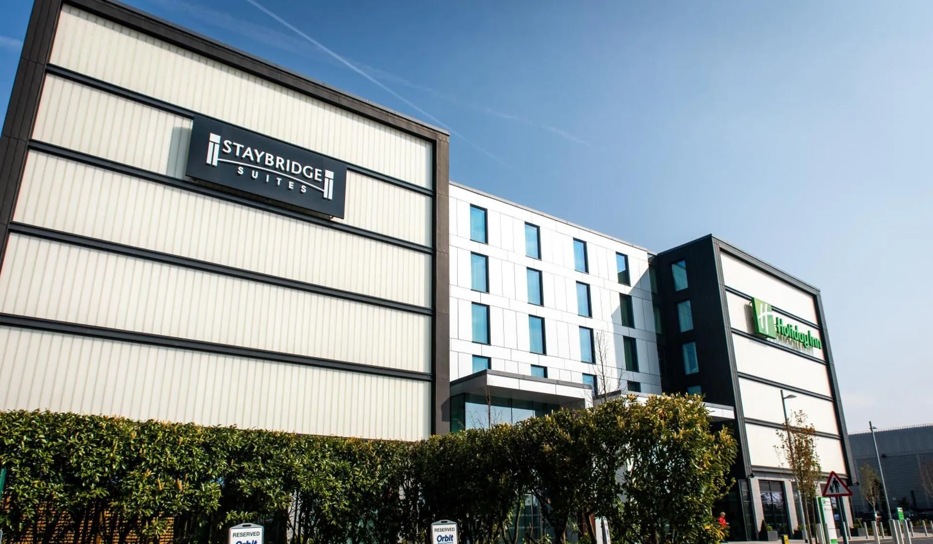 Staybridge Suites London Heathrow, a dog friendly hotel in Hillingdon