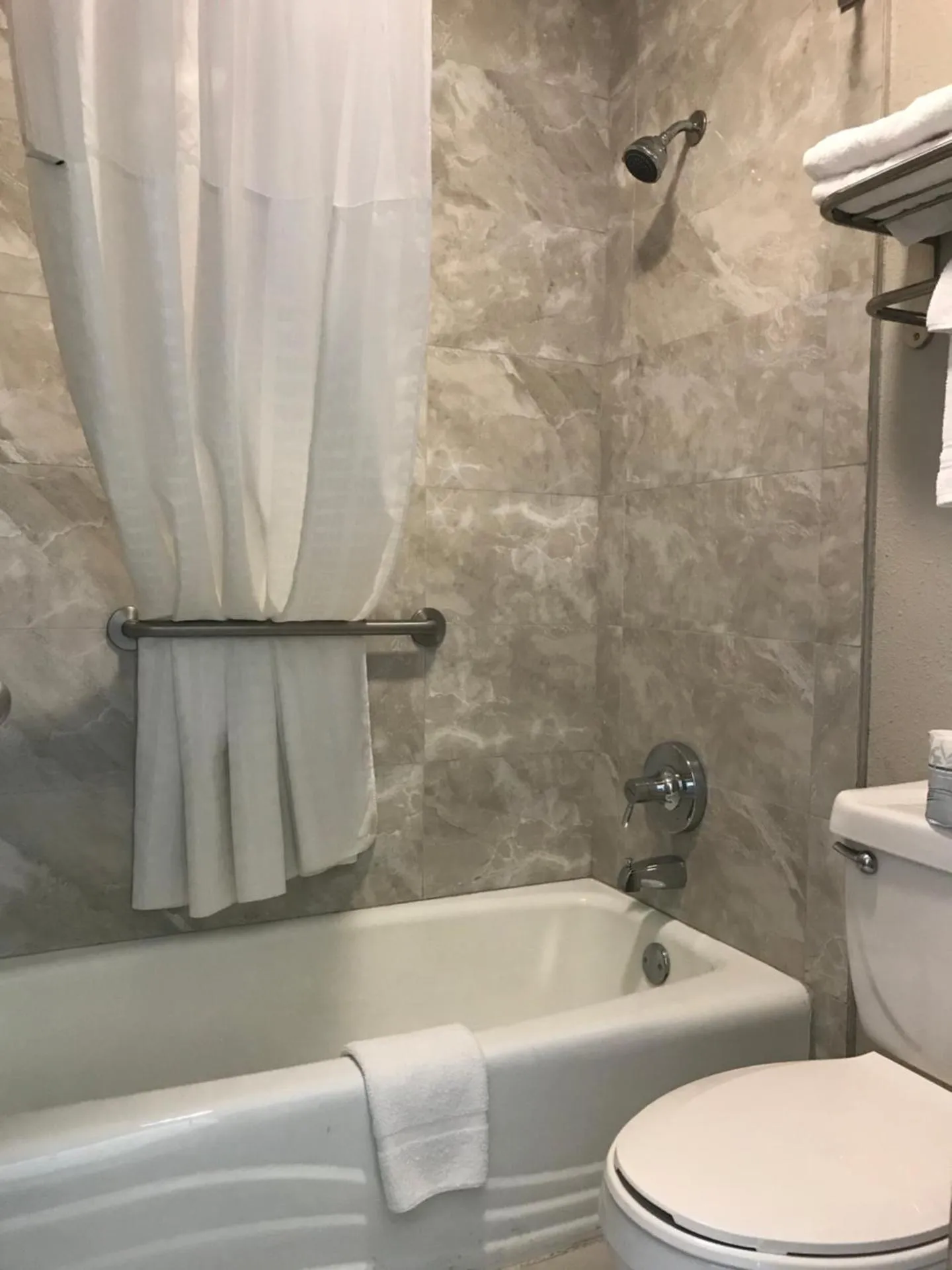 Dog Friendly Hotel $Grove - $Days Inn by Wyndham Grove