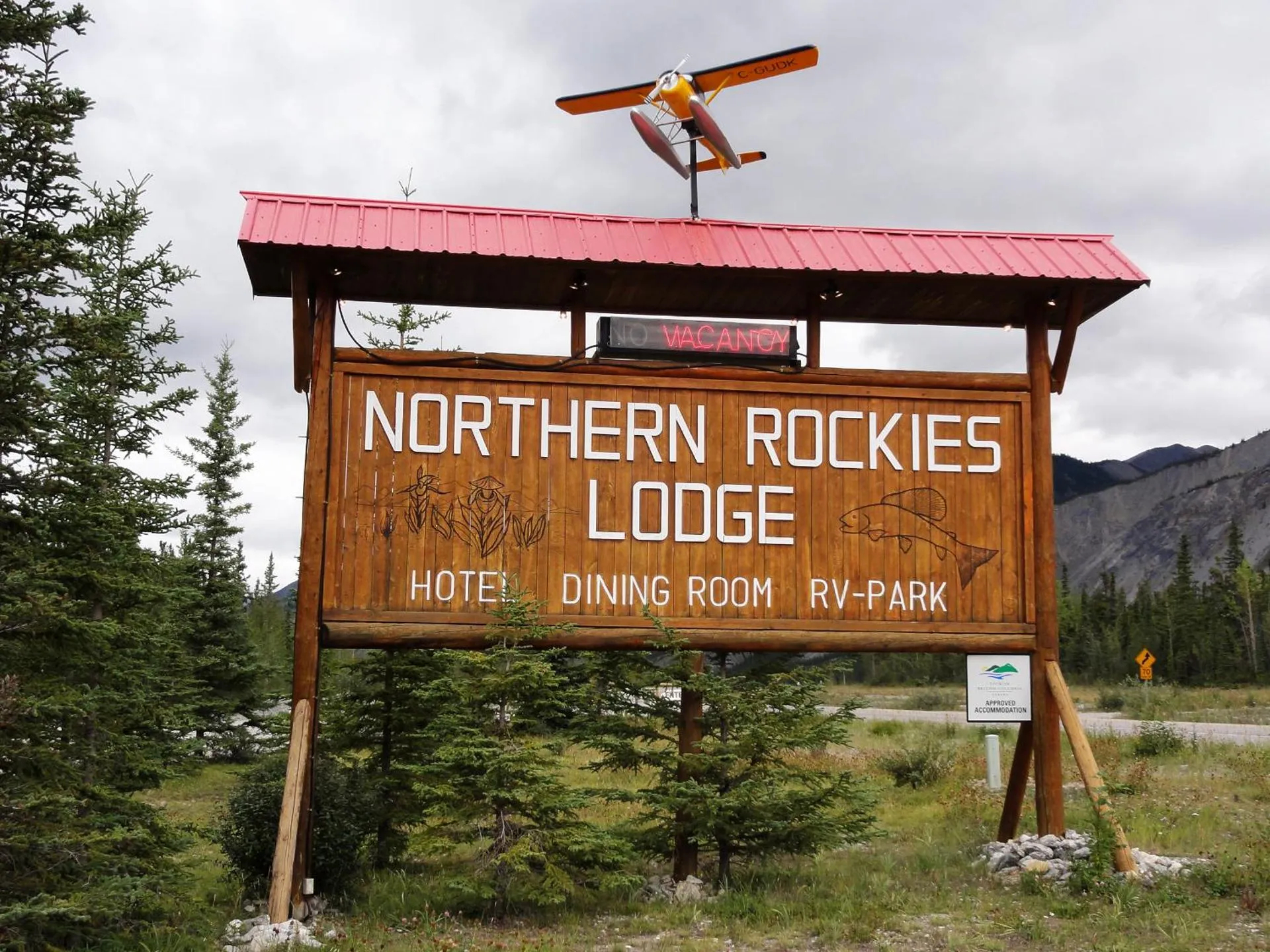 Dog Friendly Hotel $Muncho Lake - $Northern Rockies Lodge