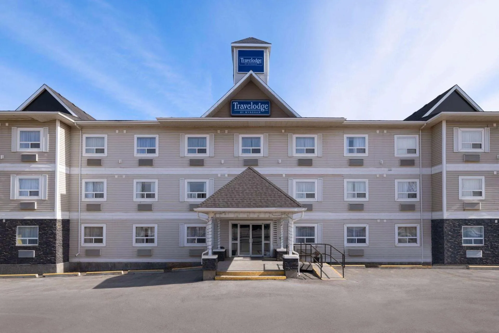 Vantage Inn & Suites