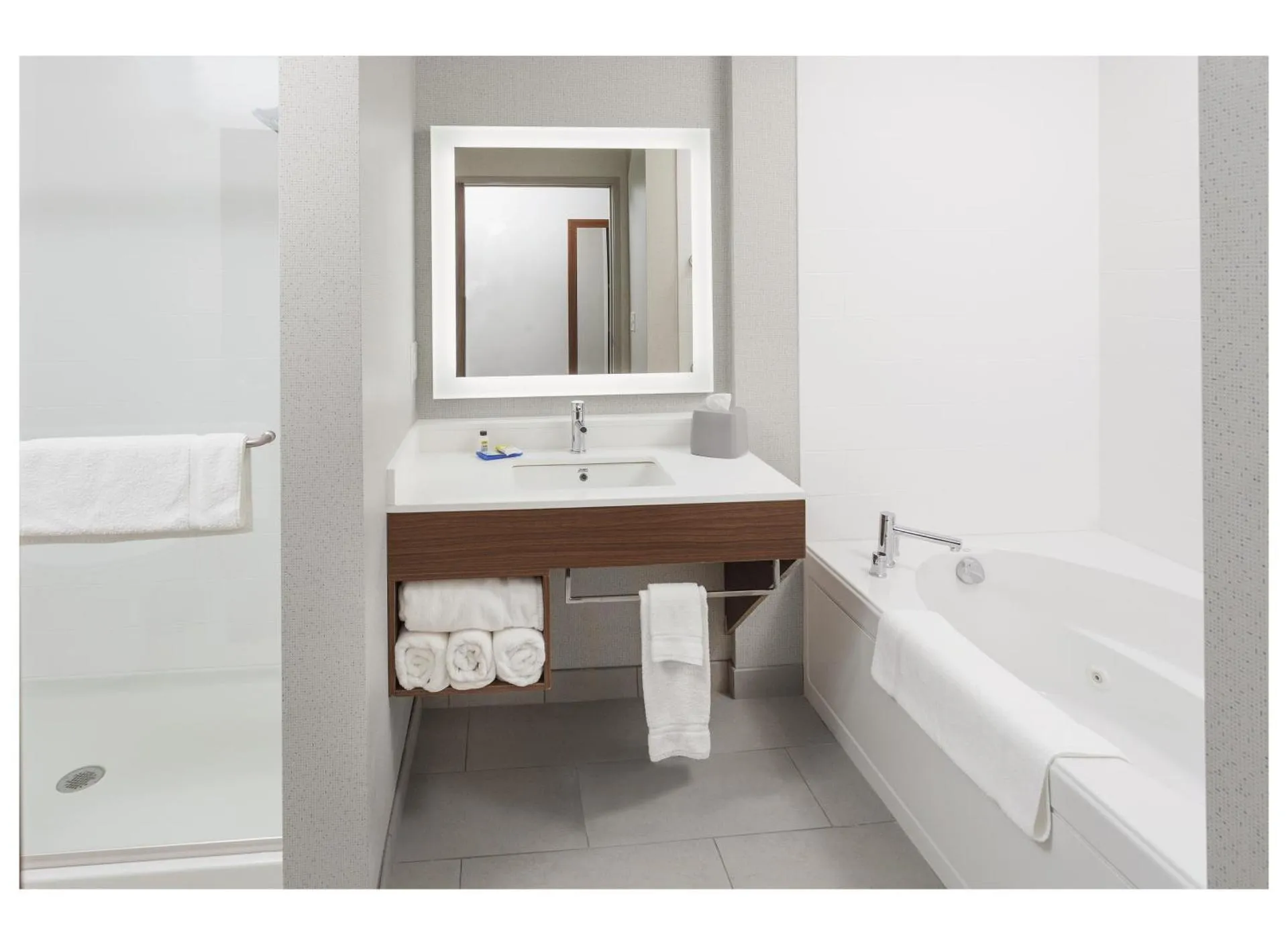 Holiday Inn Express & Suites - Hudson I-94, an IHG Hotel