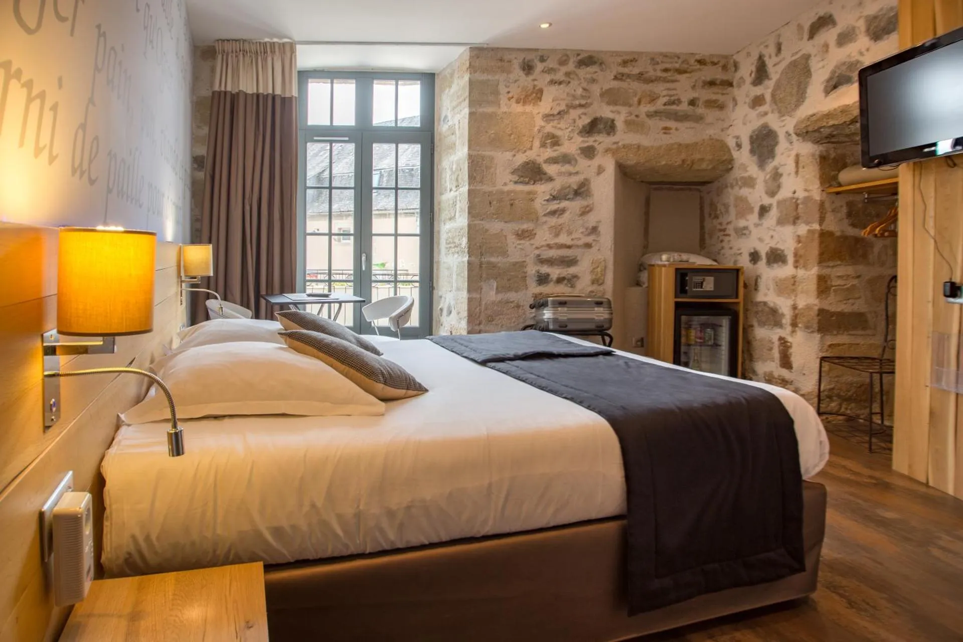 Dog Friendly Hotel $Beaulieu-sur-Dordogne - $Hotel Le Turenne