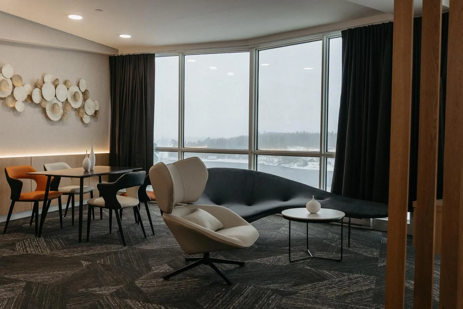 Dog Friendly Hotel $Kenora - $Clarion Inn Lakeside and Conference Centre