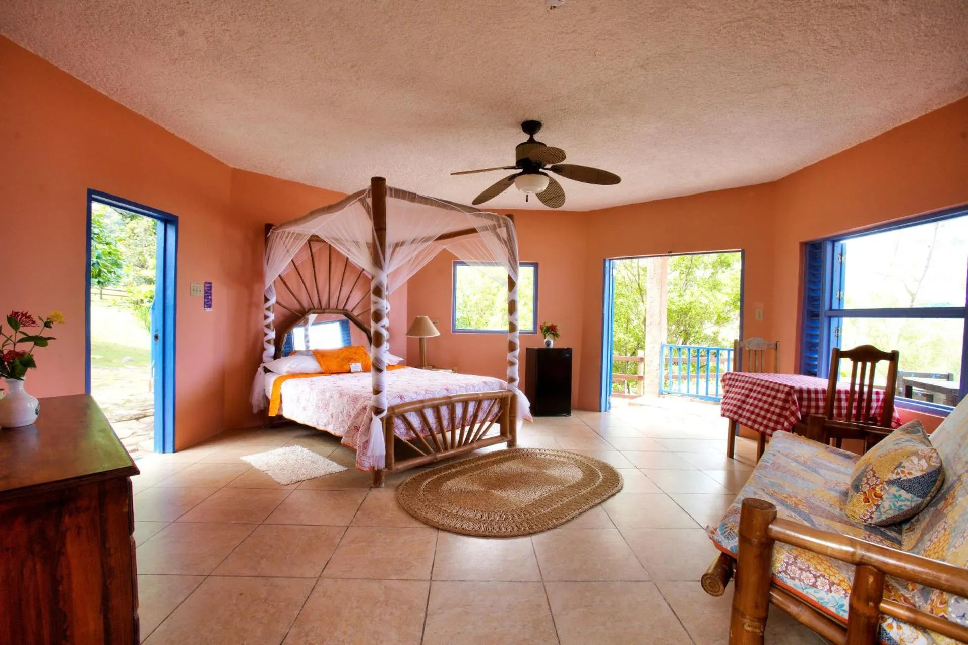 Dog Friendly Inn $Robins Bay - $Strawberry Fields Together