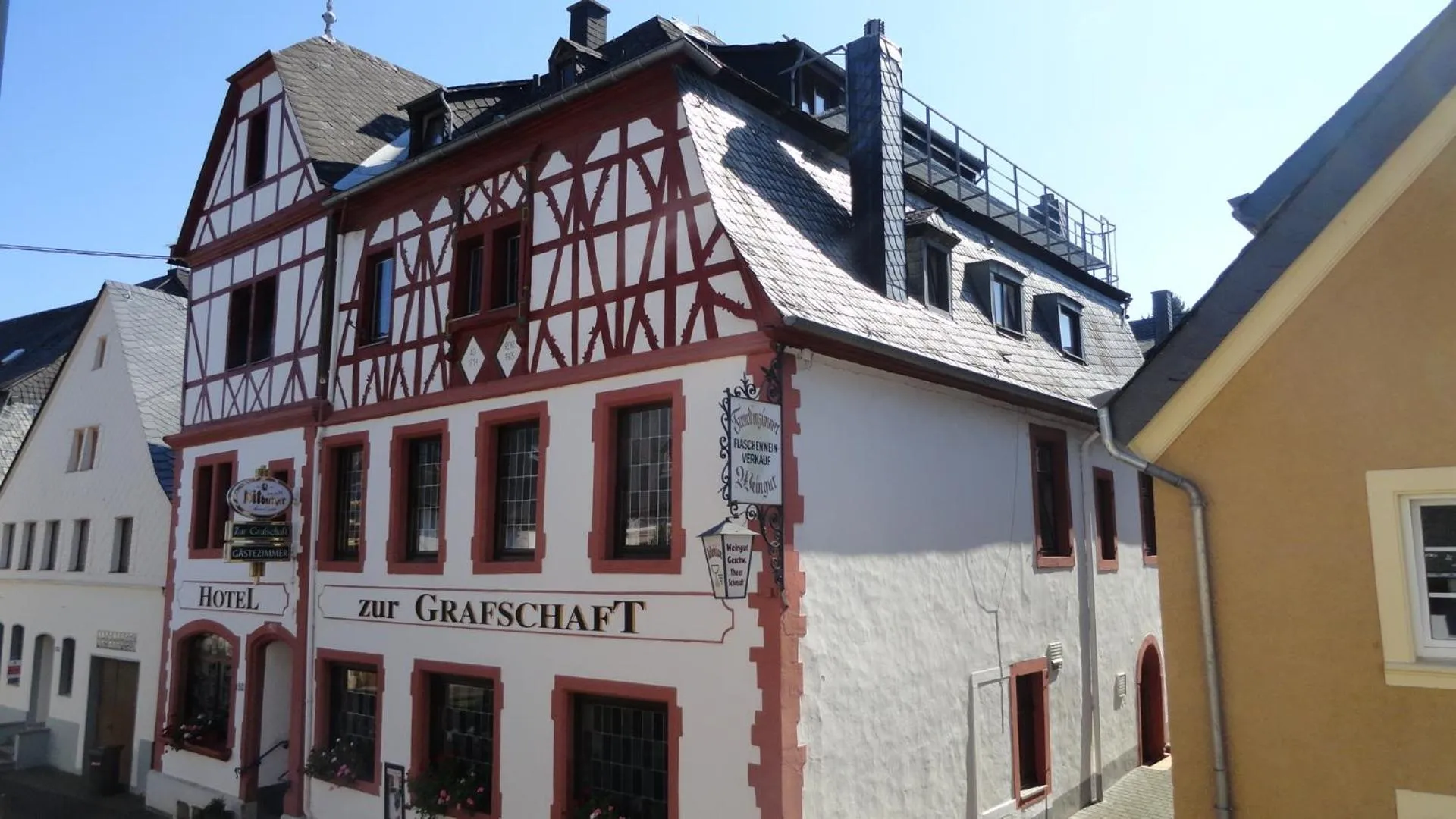 Dog Friendly Hotel $Brauneberg - $Hotel zur Grafschaft