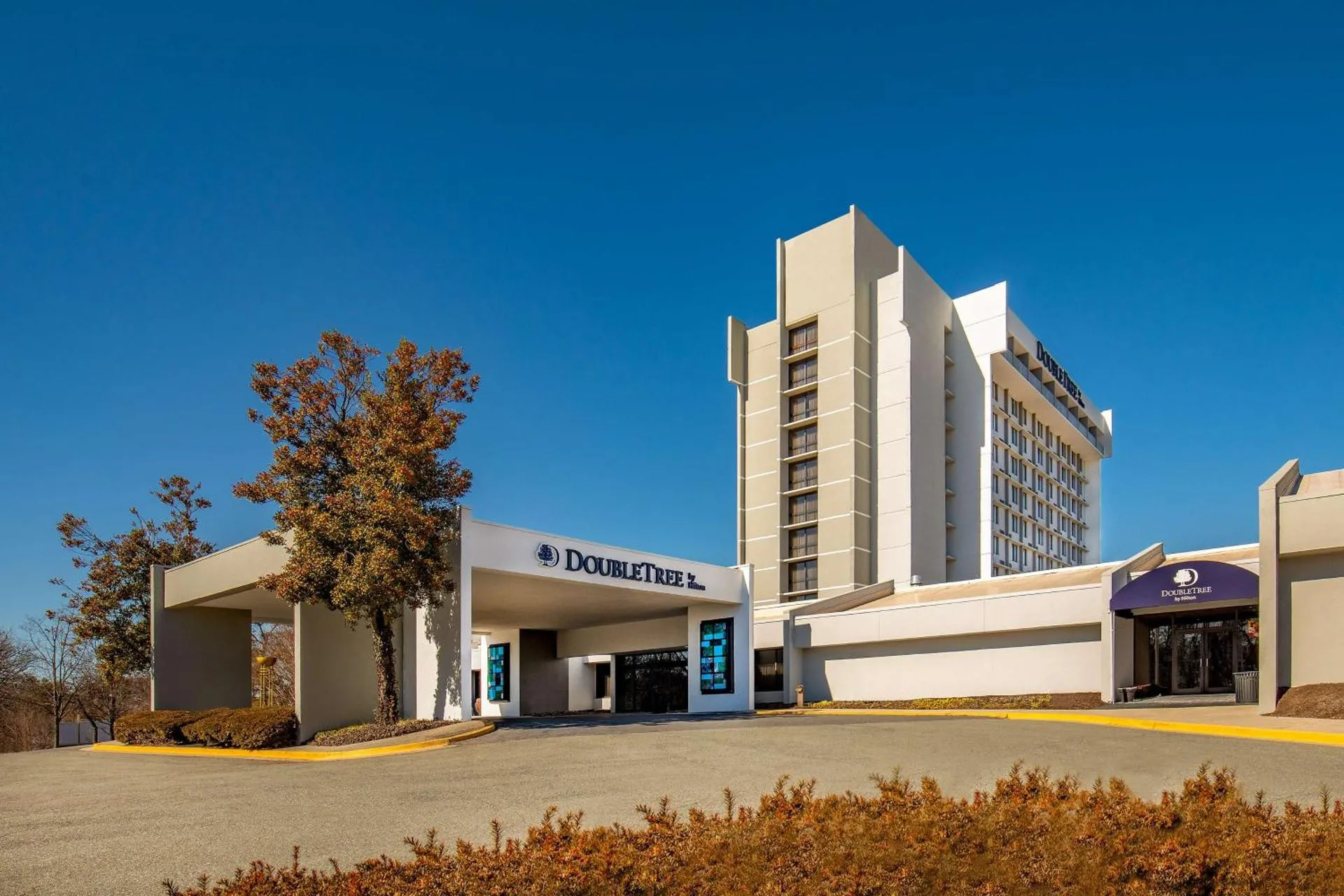 Dog Friendly Hotel $Gaithersburg - $DoubleTree by Hilton Washington DC North/Gaithersburg