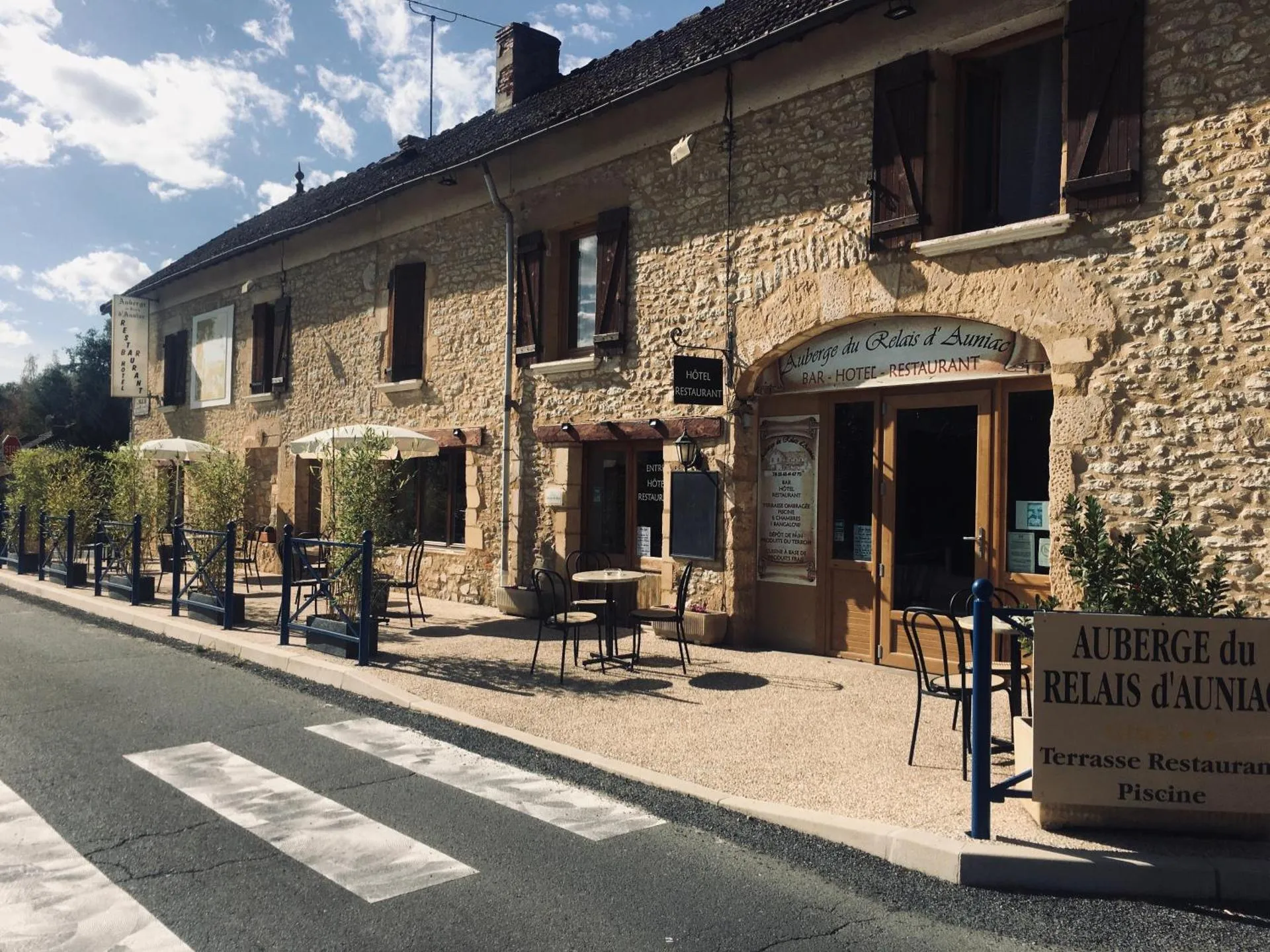 Dog Friendly Hotel $Anglars-Nozac - $Auberge du relais d auniac