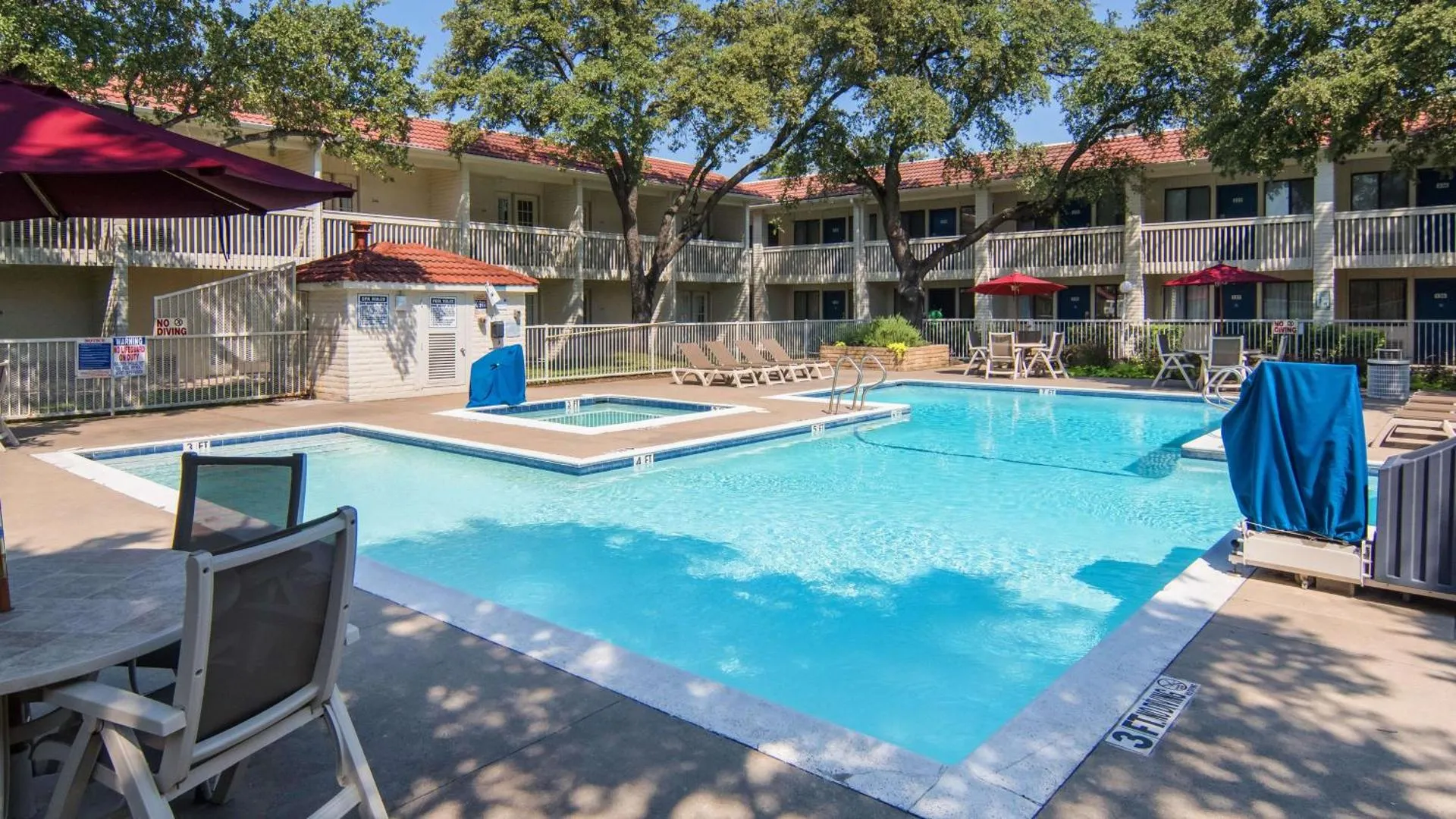 Dog Friendly Hotel $Addison - $Motel 6-Addison, TX - Dallas