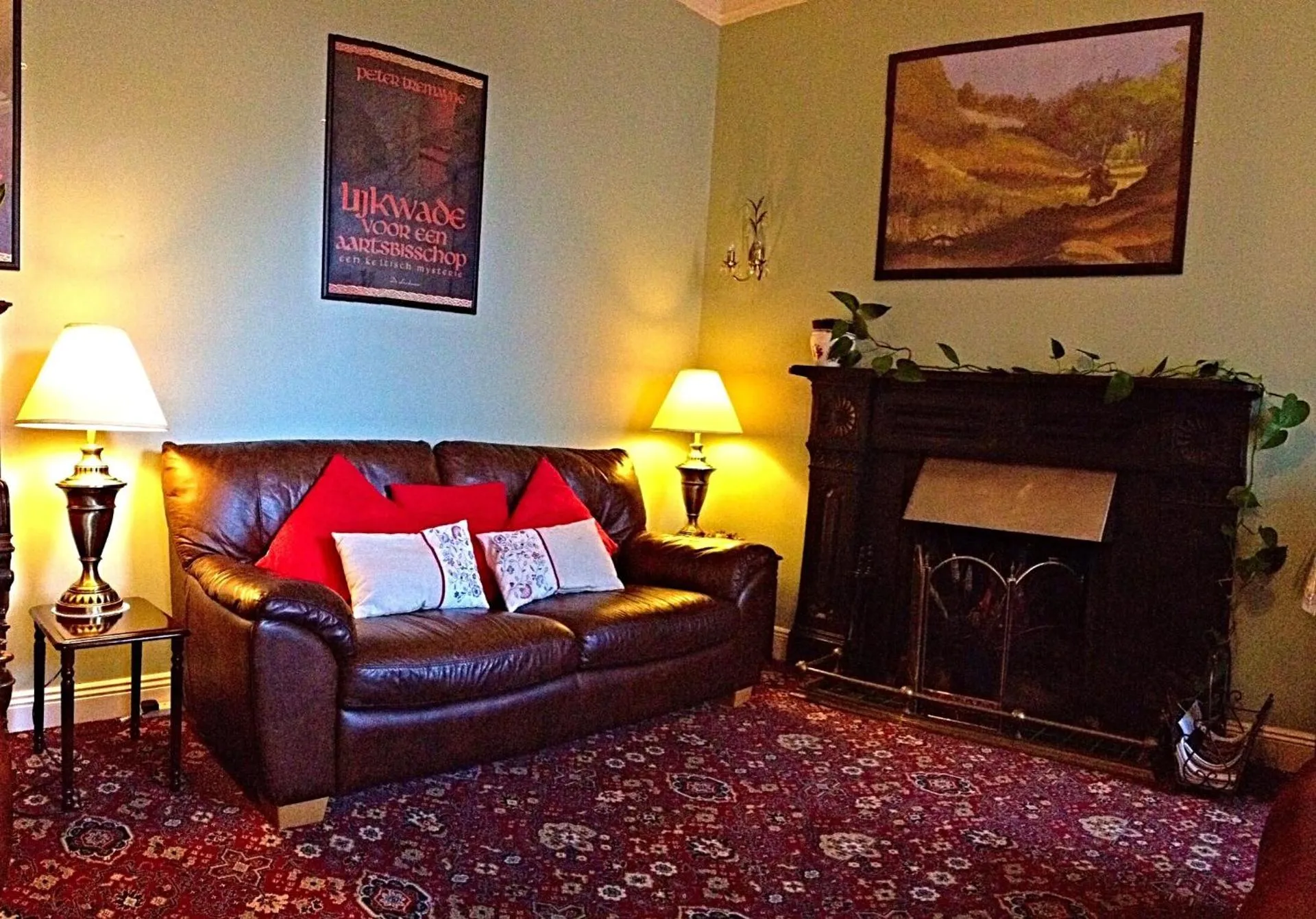 Cashel Town Center INN
