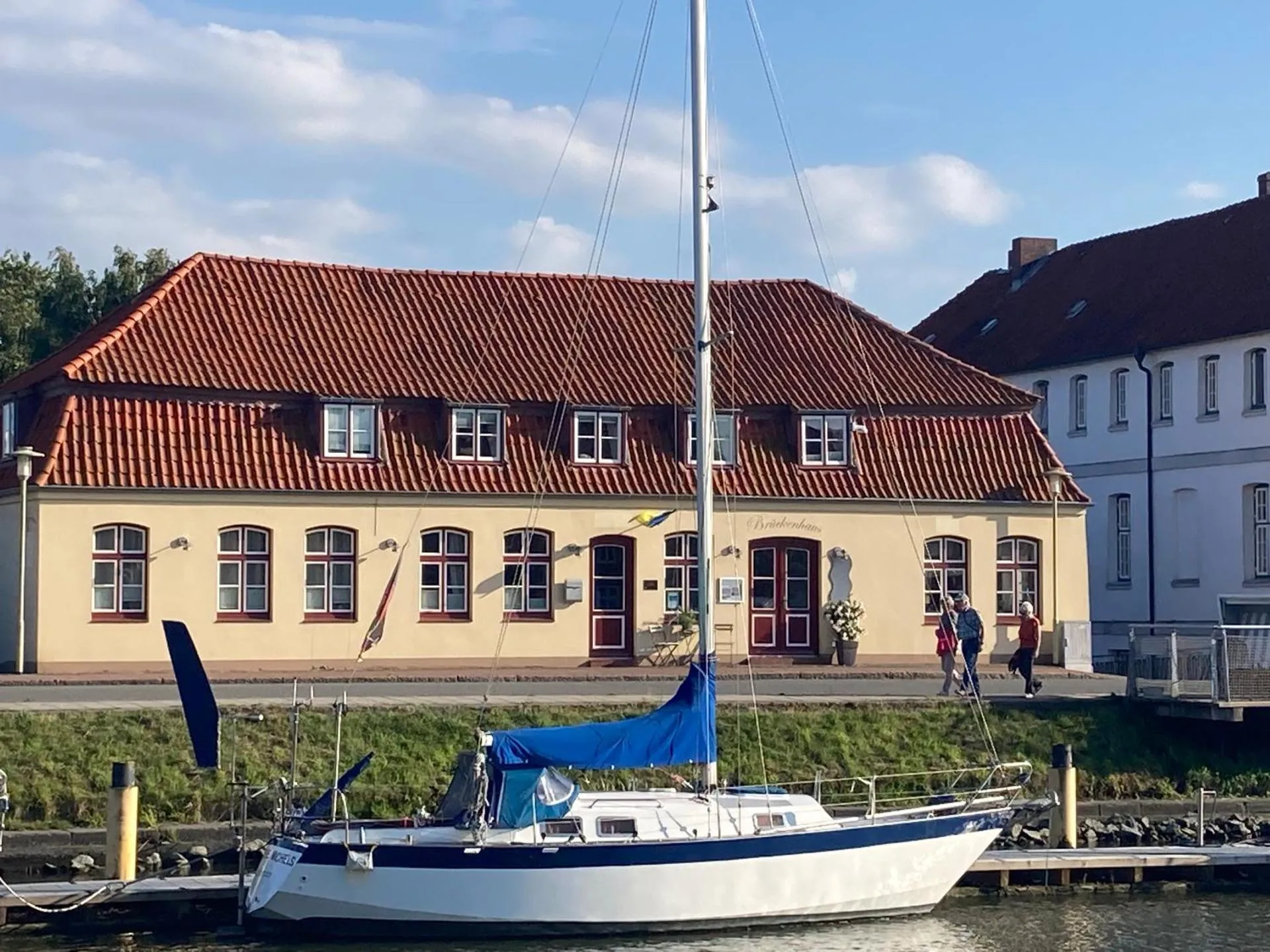 Dog Friendly Hotel $Glückstadt - $Hotel Das Brückenhaus