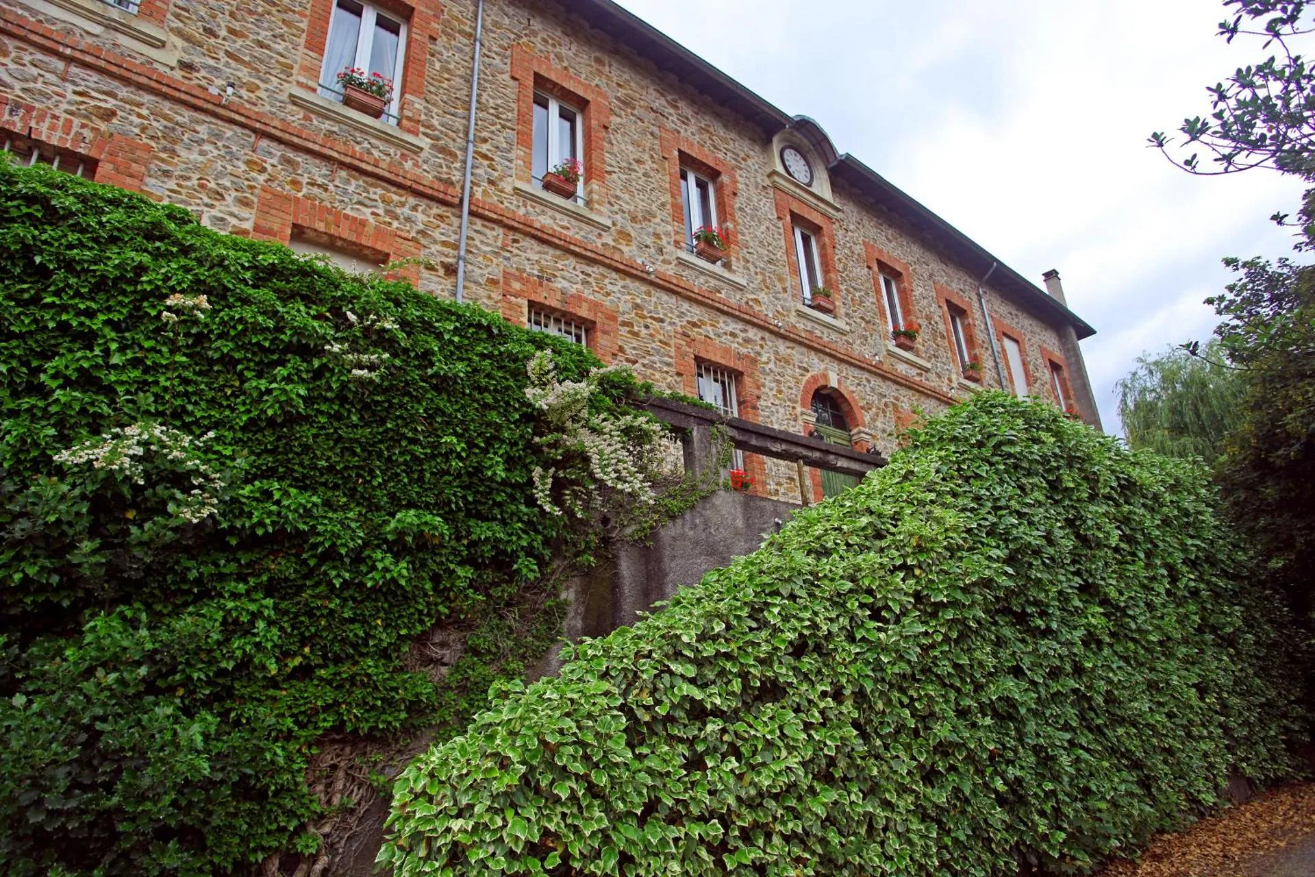 Dog Friendly Hotel $La Vernarède - $Lou Cante Perdrix