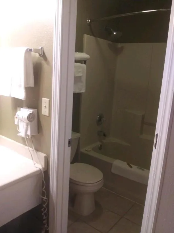Whispering Creek Lodging & RV Resort