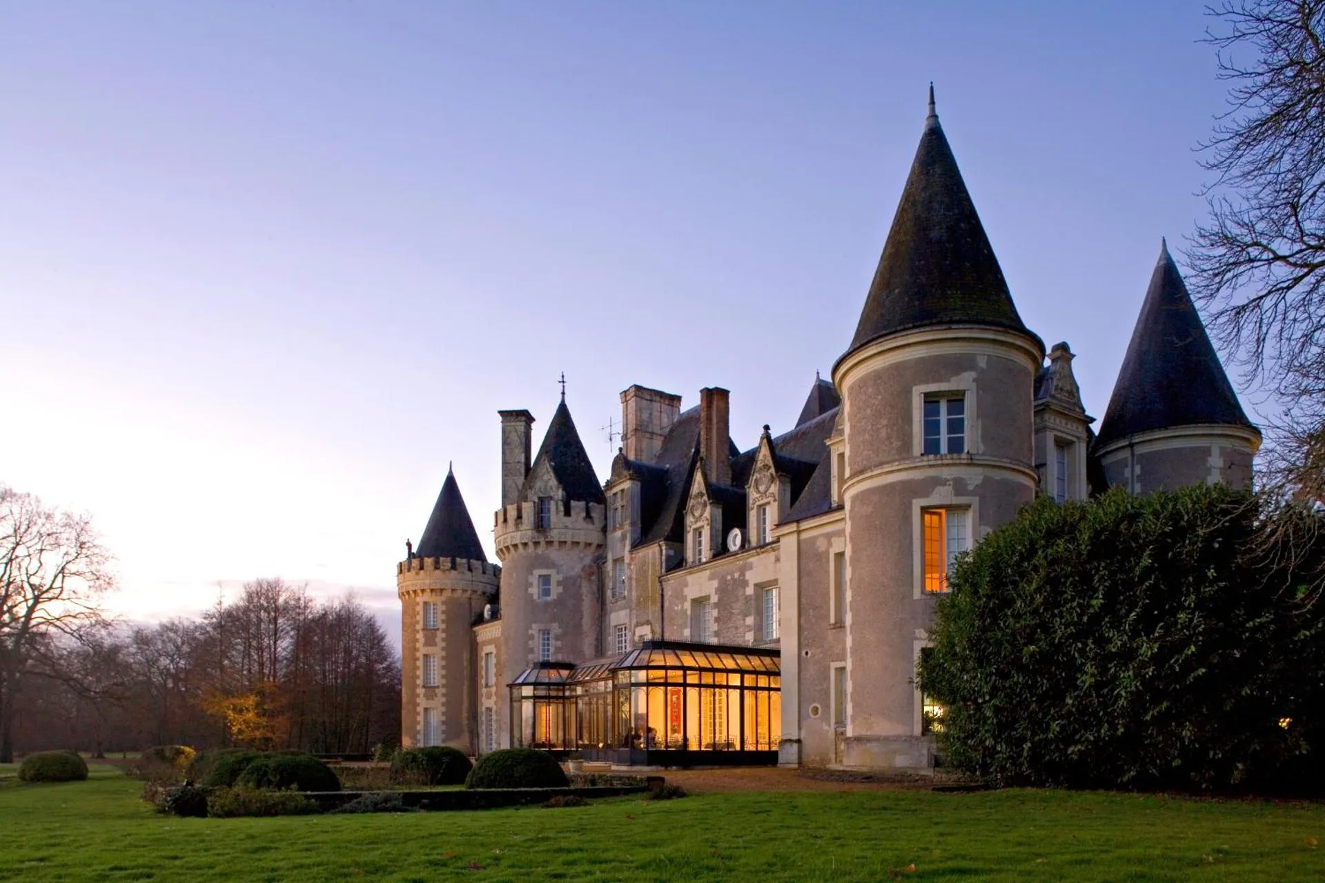 Dog Friendly Hotel $Courcelles-de-Touraine - $Hôtel Chateau Golf des Sept Tours by Popinns