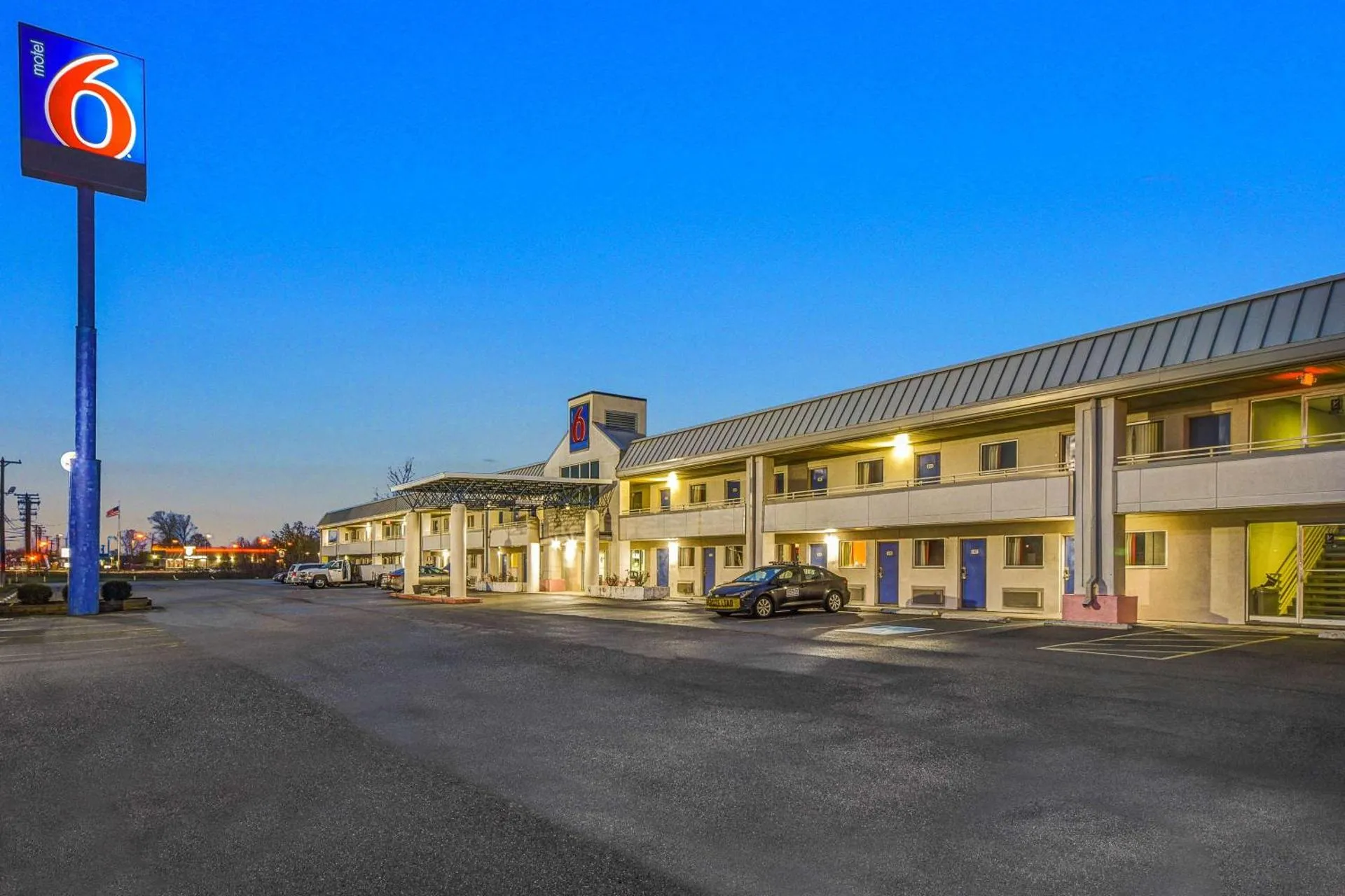 Dog Friendly Hotel $North Ridgeville - $Motel 6-North Ridgeville, OH - Cleveland Intl Airport - N Ridgeville