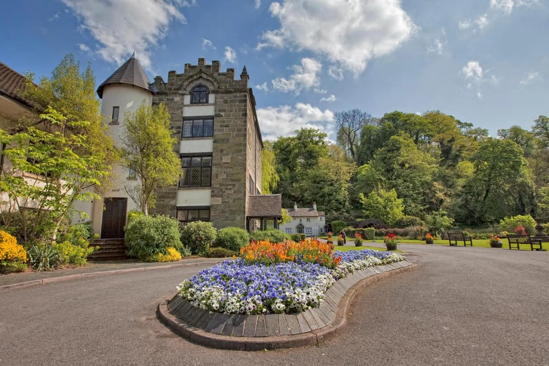 Dog Friendly Hotel $Castle Donington - $The Priest House On The River