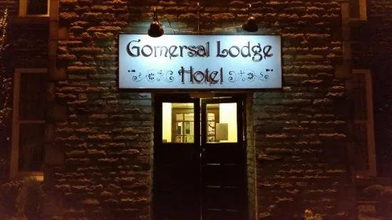 Dog Friendly Hotel $Cleckheaton - $Gomersal Lodge Hotel