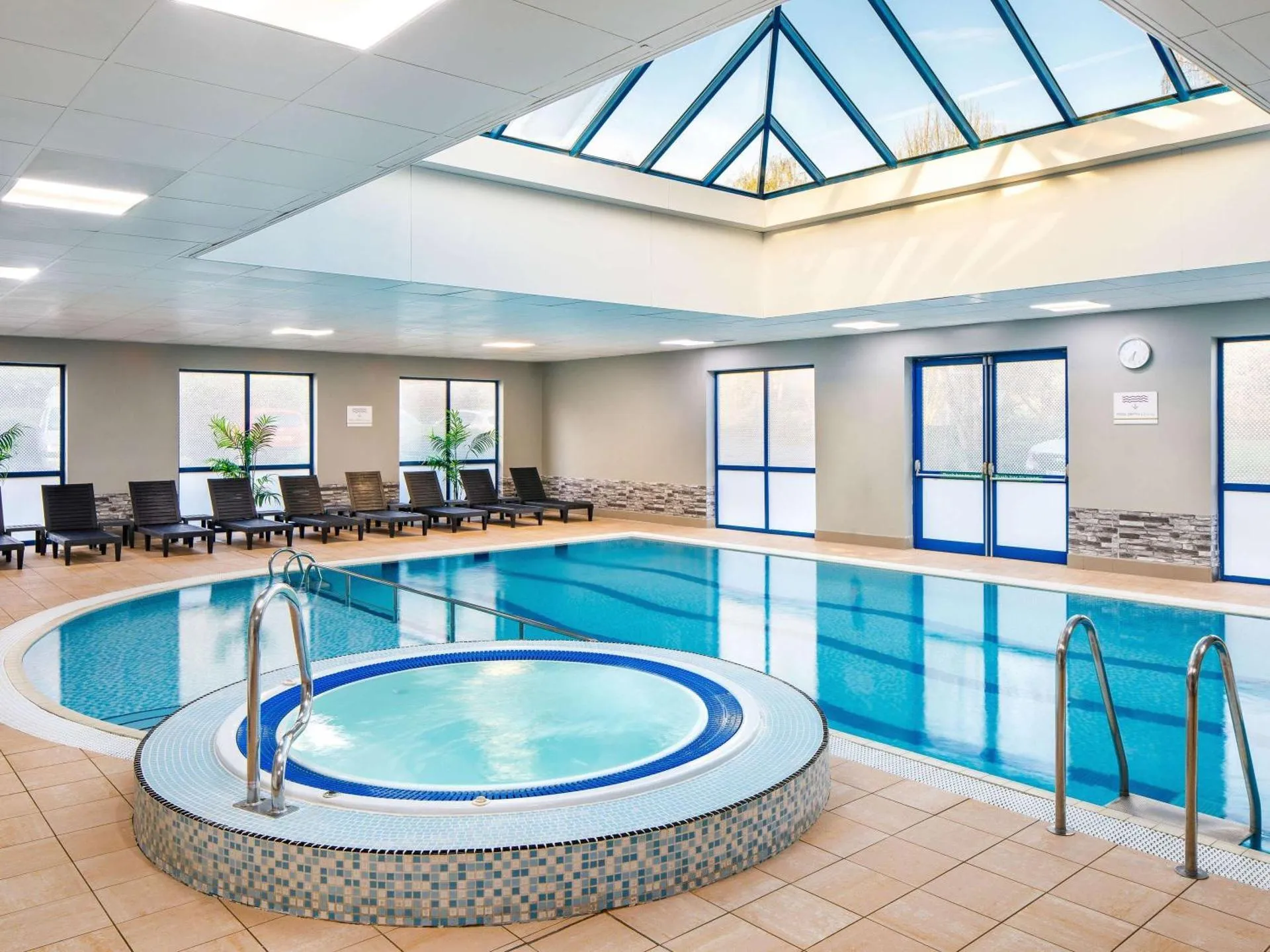 Dog Friendly Hotel $West Bromwich - $Mercure Birmingham West Hotel