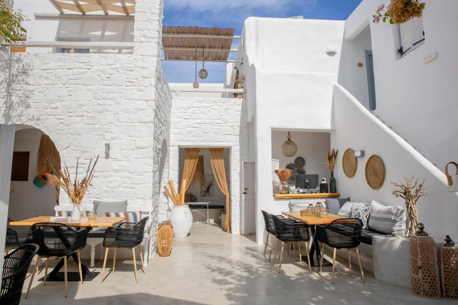 Dog Friendly Aparthotel $Naousa - $8 Keys Residence