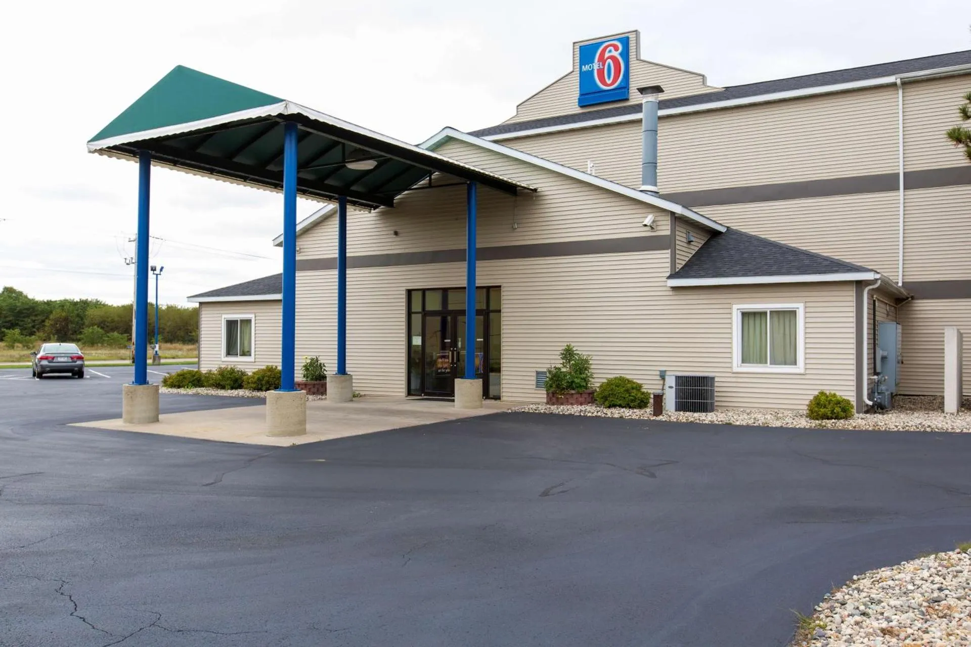 Dog Friendly Hotel $Baraboo - $Motel 6-Baraboo, WI - Lake Delton