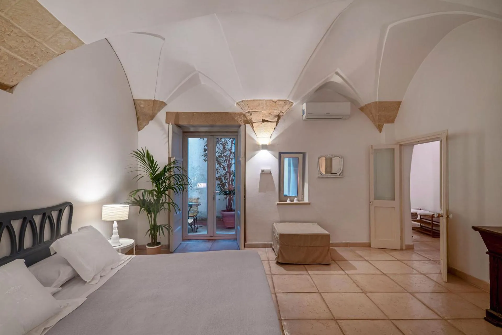 B&B Corte Dei Romiti - Suites & Apartments