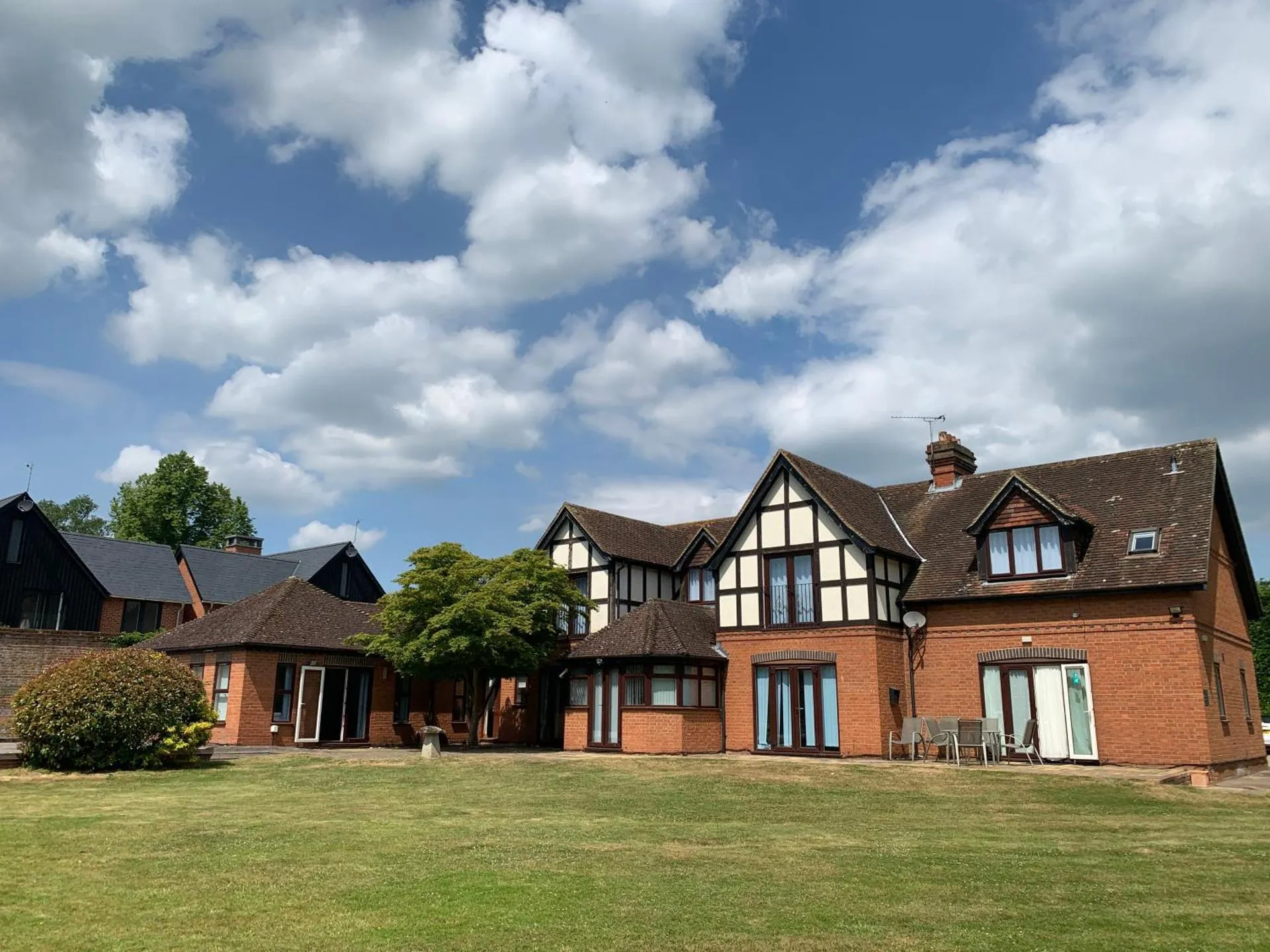 Dog Friendly Bed and breakfast $Henley on Thames - $Badgemore Park