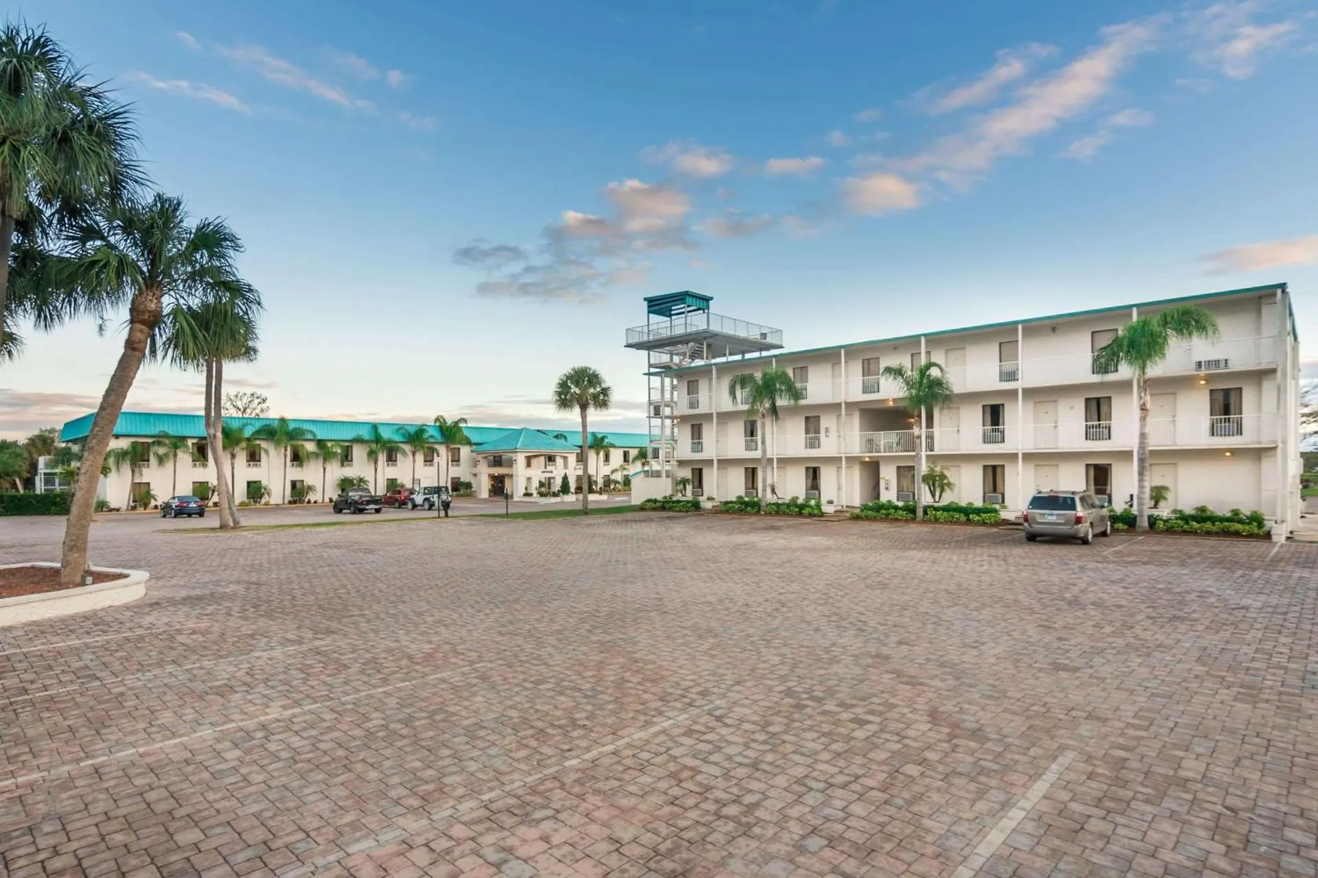 Dog Friendly Resort $Okeechobee - $Days Inn & Suites by Wyndham Lake Okeechobee