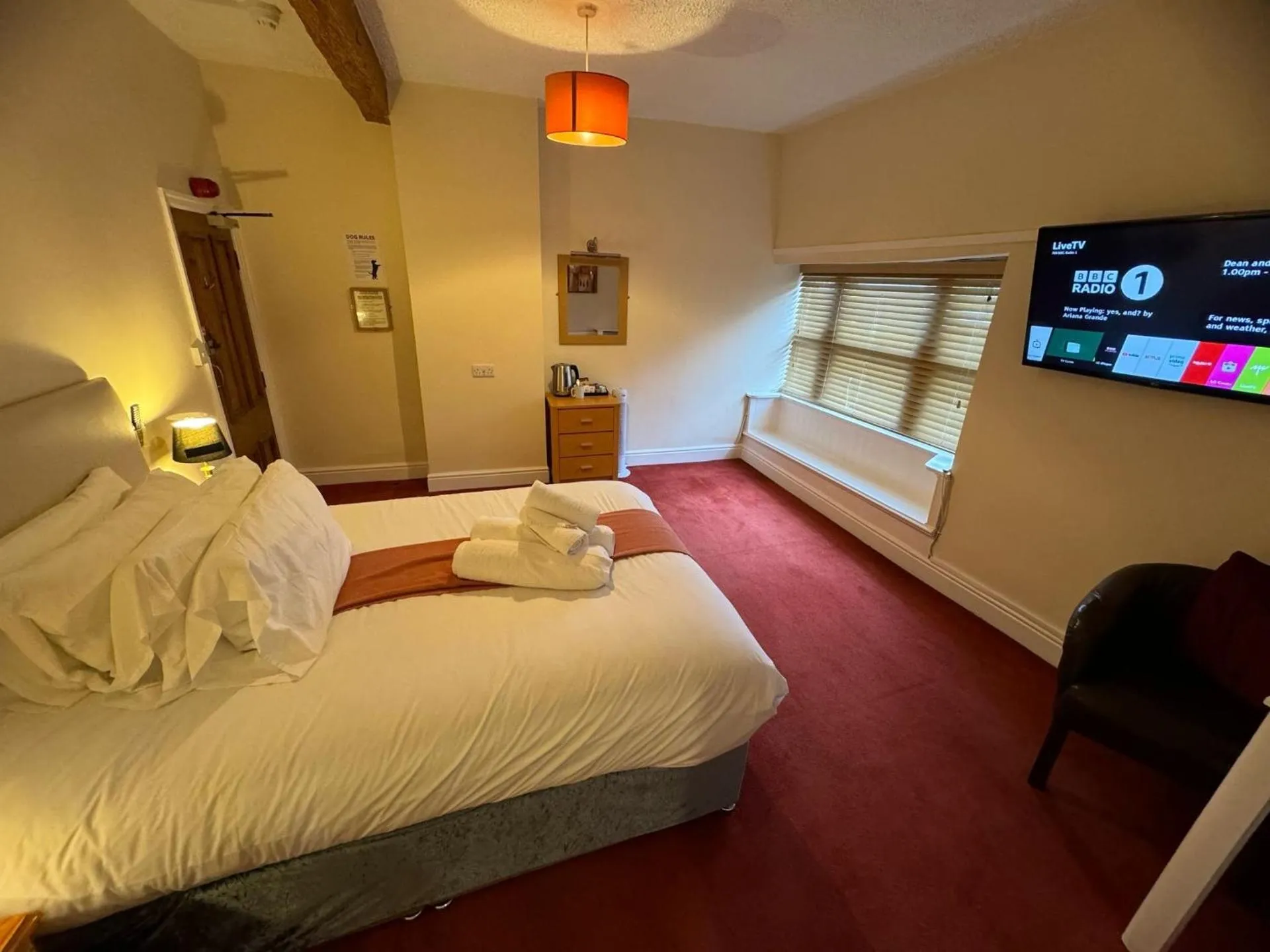 Dog Friendly Bed and breakfast $Hayfield - $George Hotel