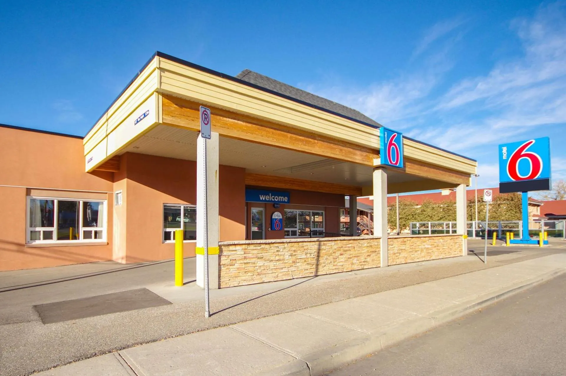 Dog Friendly Hotel $Lethbridge - $Motel 6-Lethbridge, AB