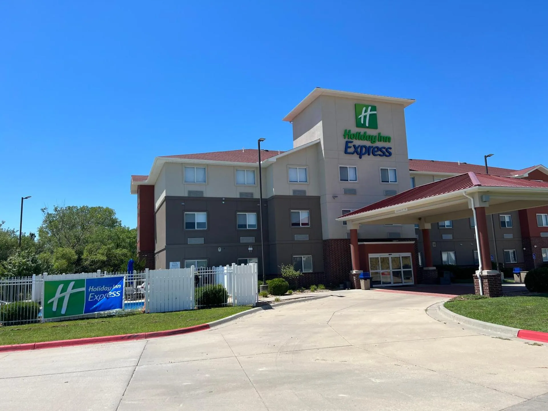Holiday Inn Express - Wichita North - Park City, an IHG Hotel