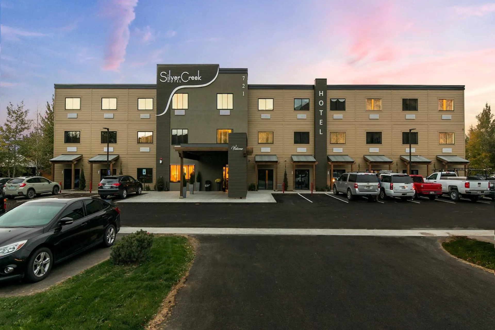 Dog Friendly Hotel $Hailey - $Silver Creek Hotel