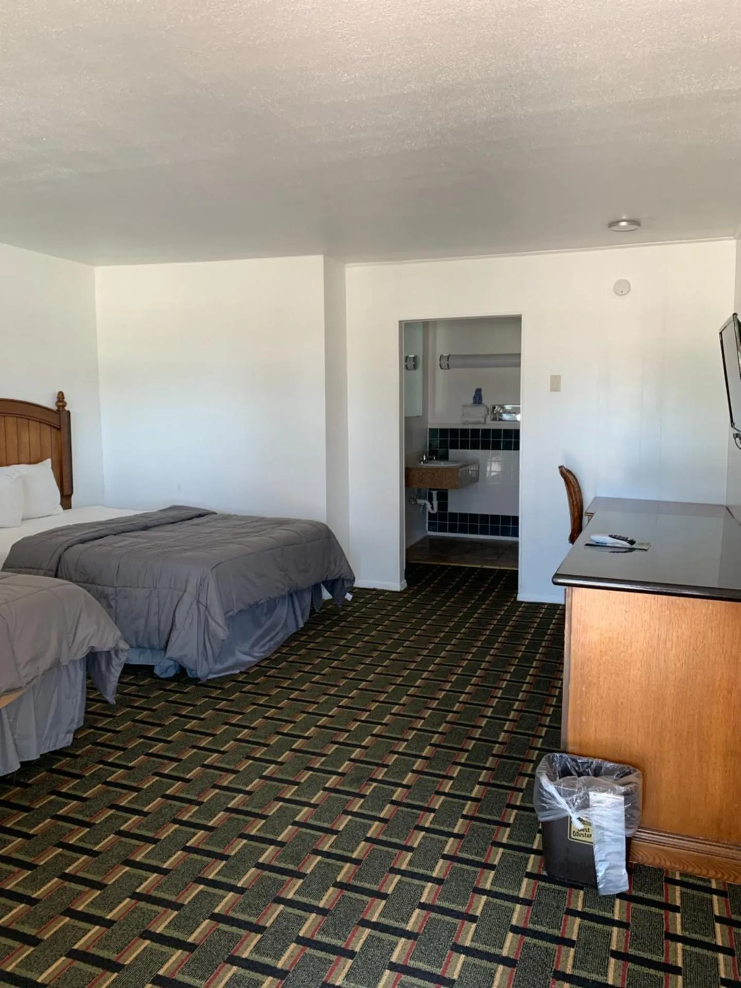 Dog Friendly Hotel $Raton - $Raton’s Peak Inn