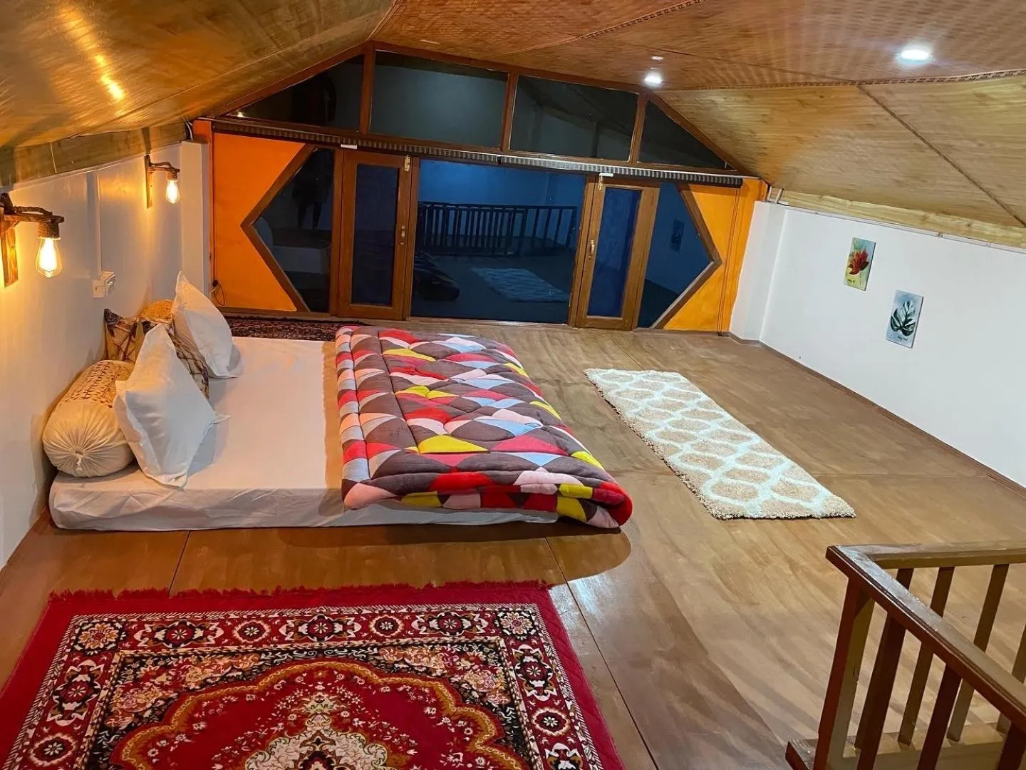 Dog Friendly Hotel $Nārkanda - $Lockwood Cottages