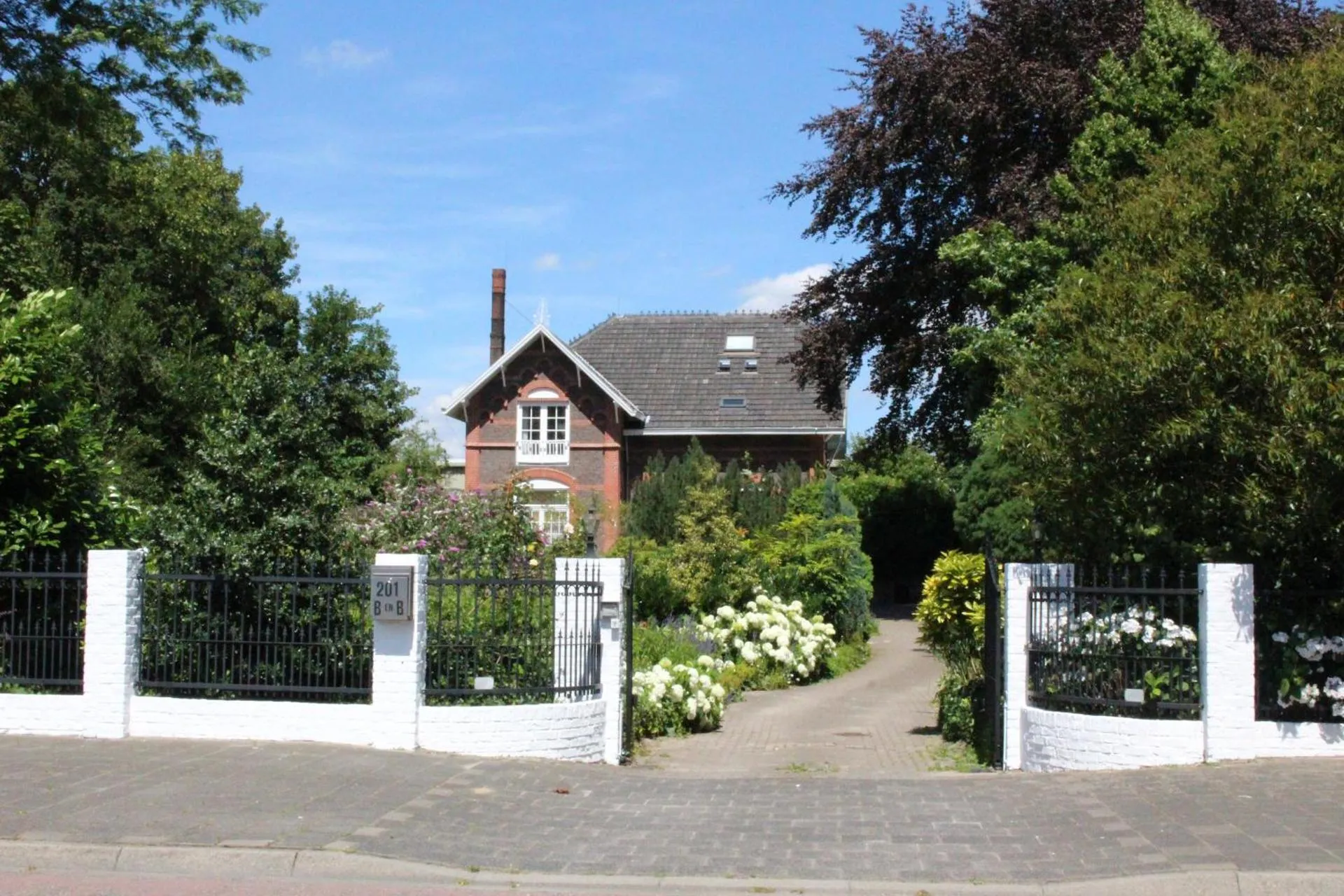 Dog Friendly Bed and breakfast $Tegelen - $Villa Wambach