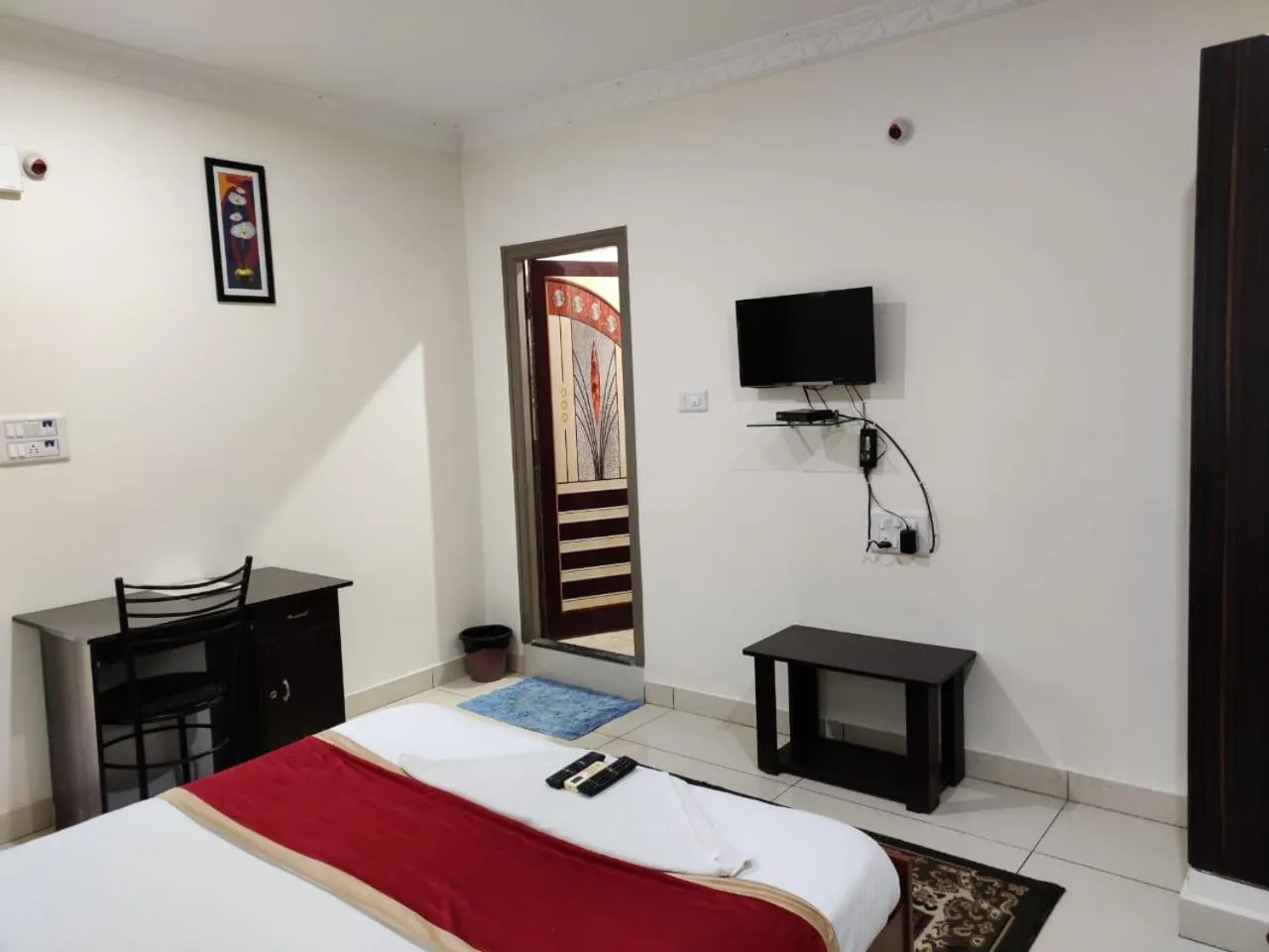 Single Serviced Room with Breakfast & Wi-Fi