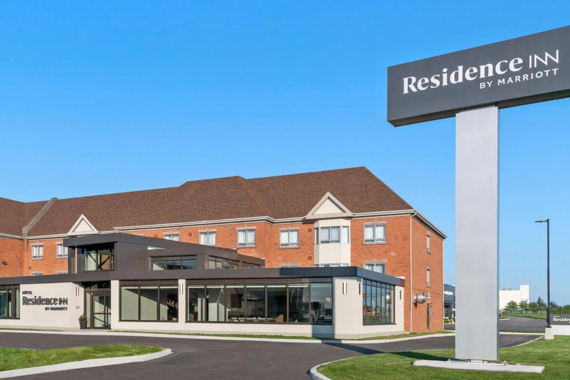 Dog Friendly Hotel $Laval - $Residence Inn by Marriott Laval