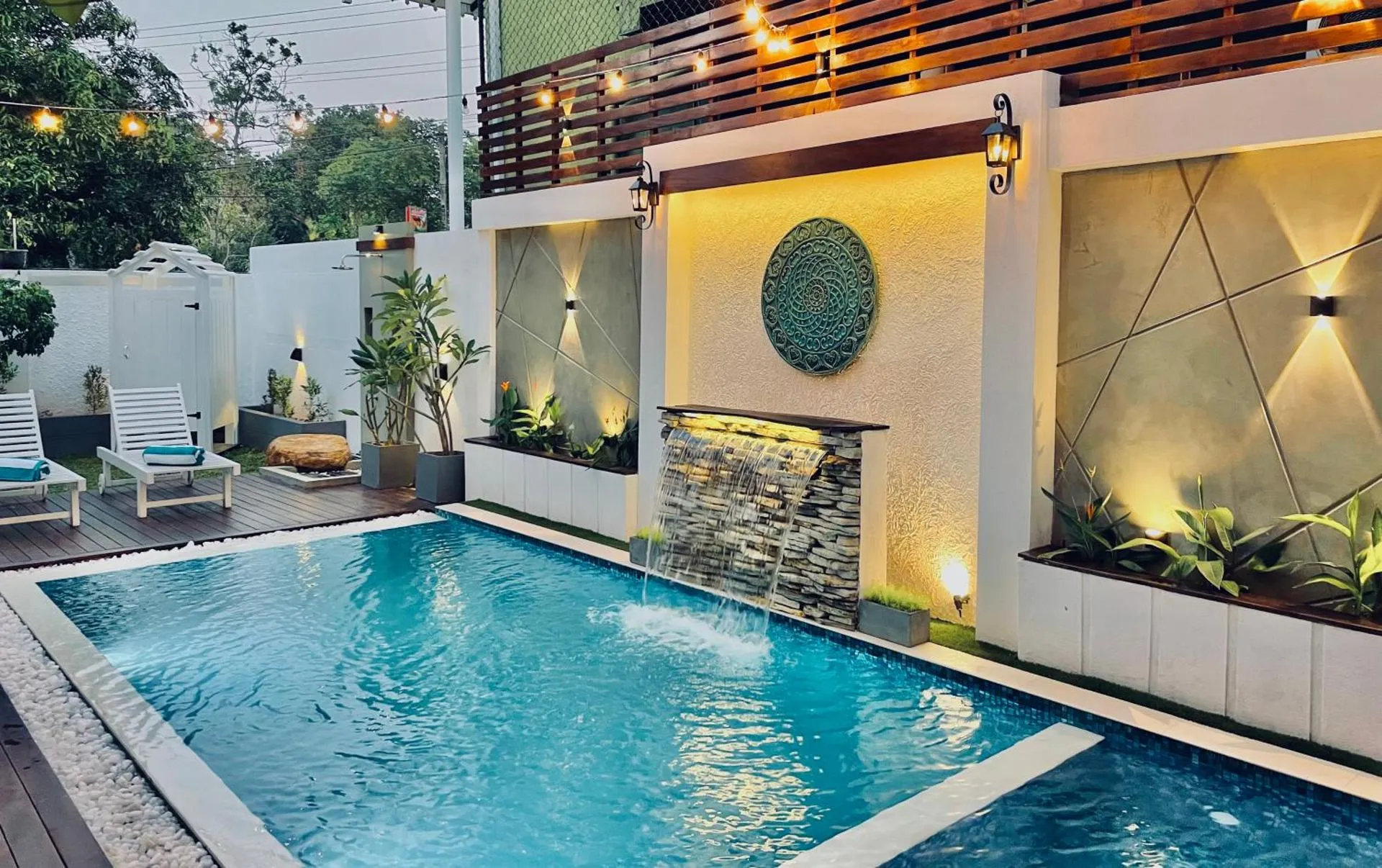 8 Plus Motels
