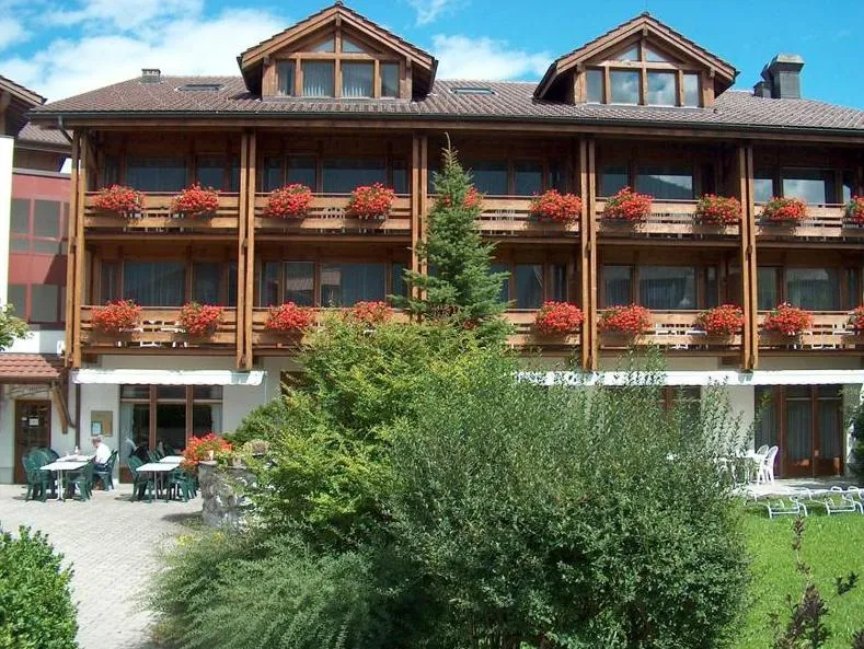 Dog Friendly Inn $Aeschi - $Hotel Aeschipark
