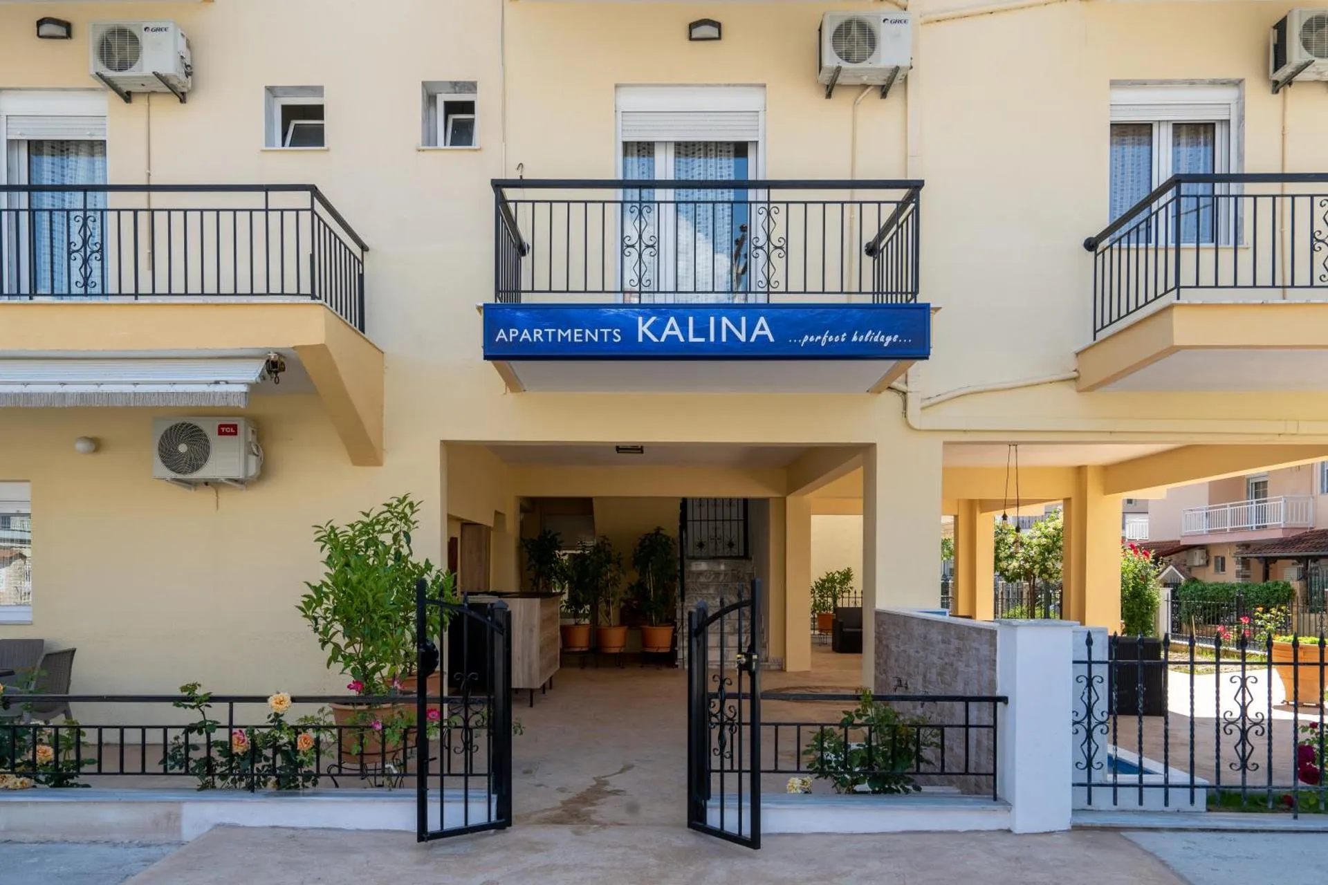 Dog Friendly Aparthotel $Leptokaria - $Apartments Kalina