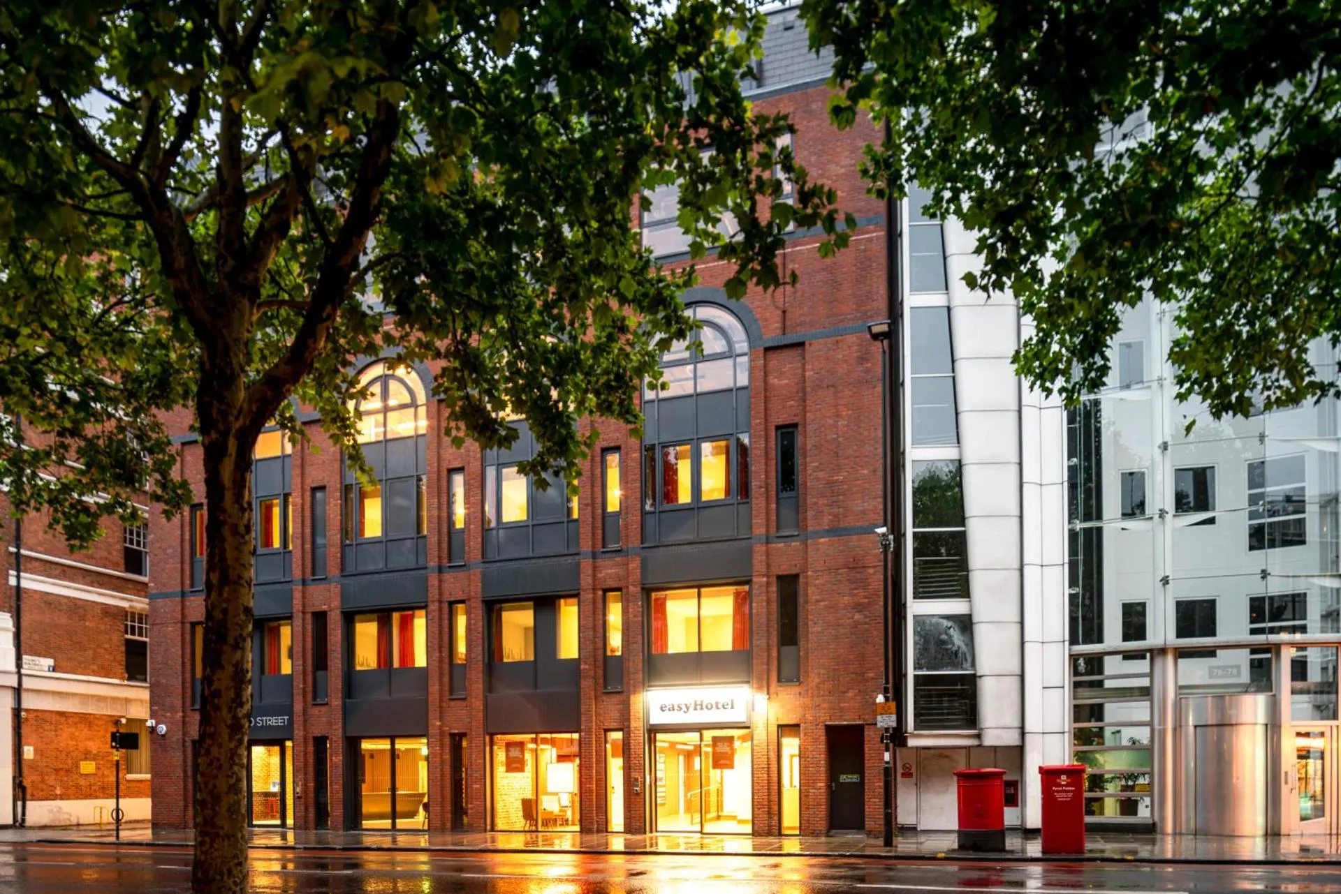 Dog Friendly Hotel $London - $easyHotel London City Shoreditch