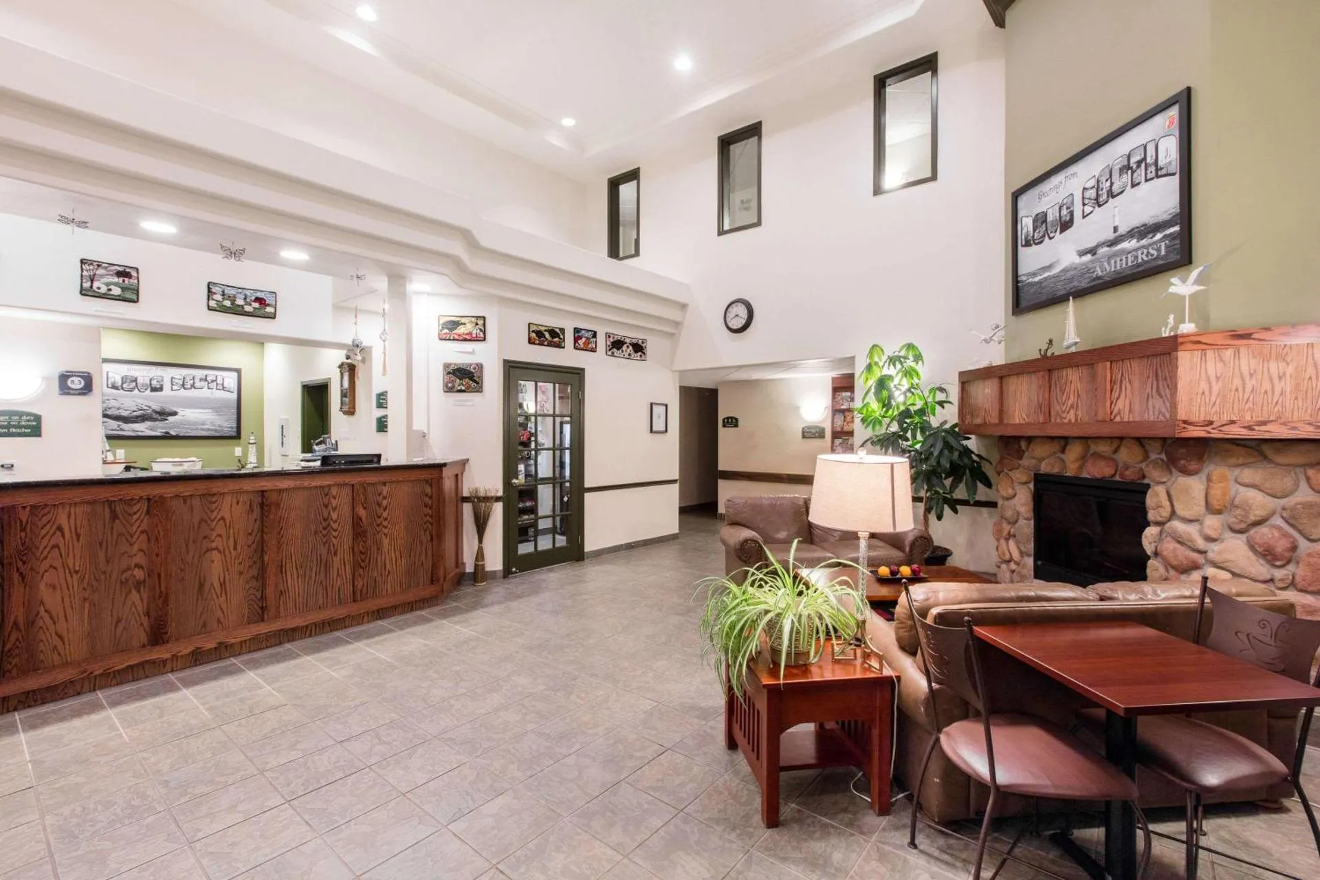 Dog Friendly Hotel $Amherst - $Super 8 by Wyndham Amherst NS
