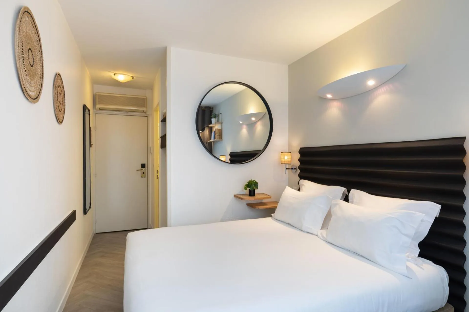 Hôtel Chromatics & Restaurant Hill Club