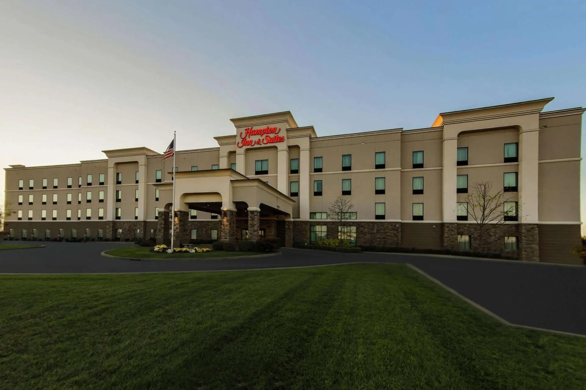 Dog Friendly Hotel $Triadelphia - $Hampton Inn & Suites Wheeling - The Highlands