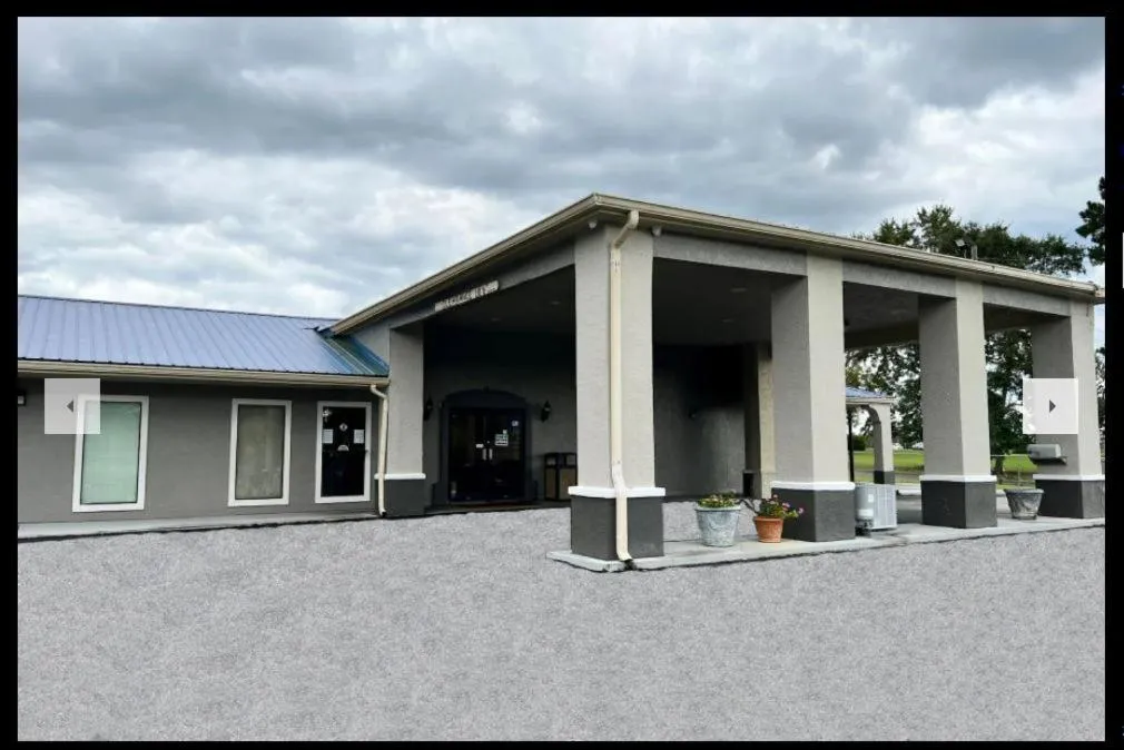 Dog Friendly Hotel $DeFuniak Springs - $Days Inn by Wyndham DeFuniak Springs