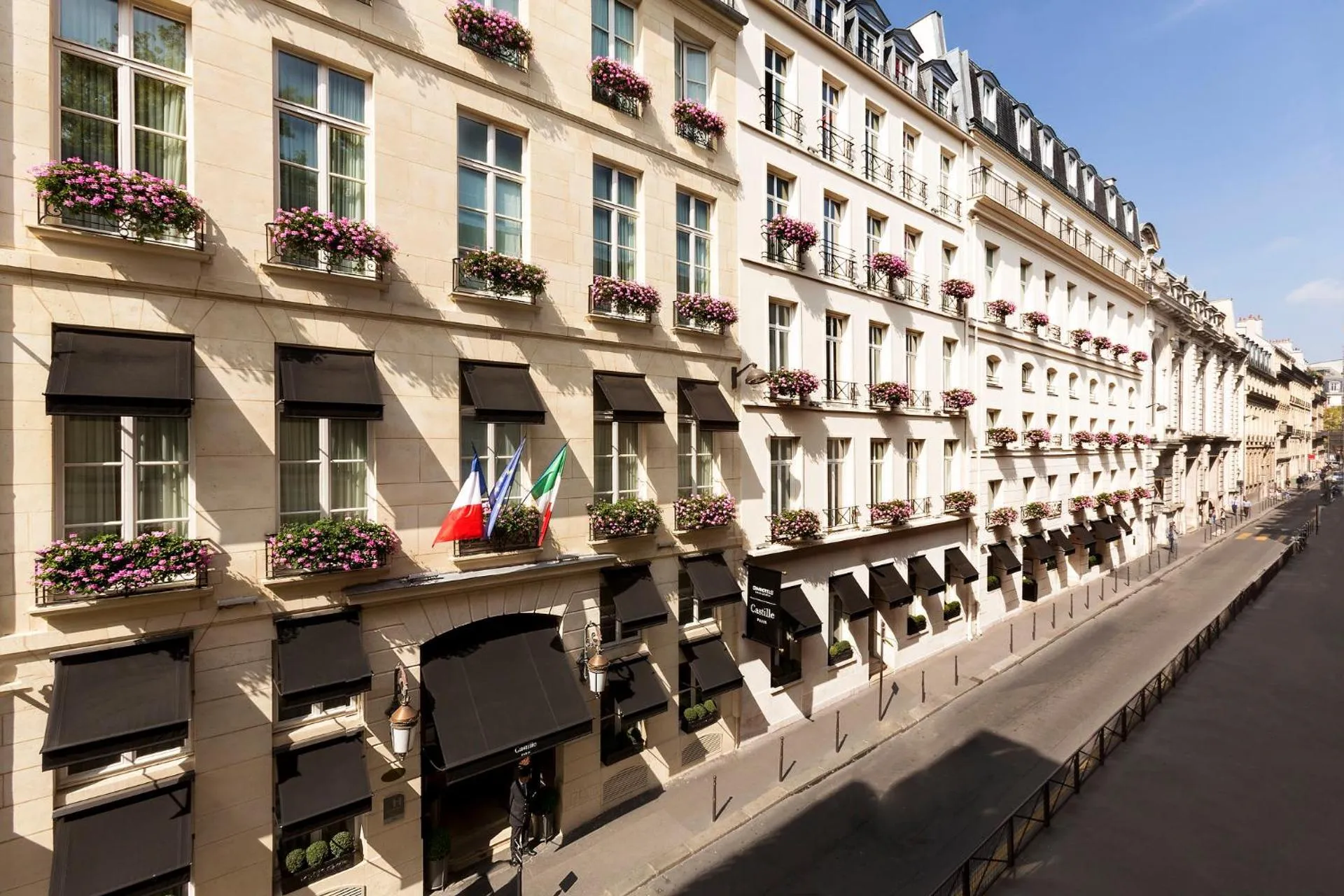 Dog Friendly Hotel $Paris - $Castille Paris – Starhotels Collezione