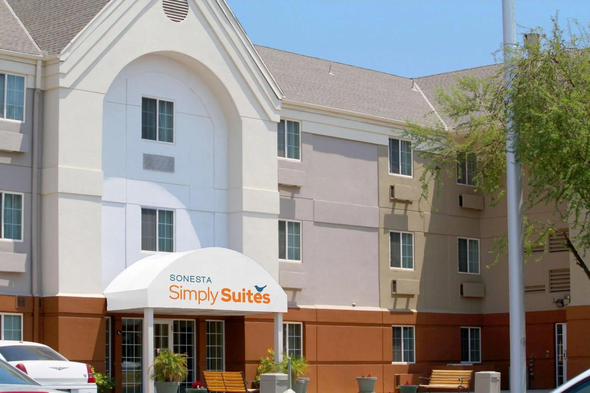 Dog Friendly Hotel $Phoenix - $Sonesta Simply Suites Phoenix Glendale