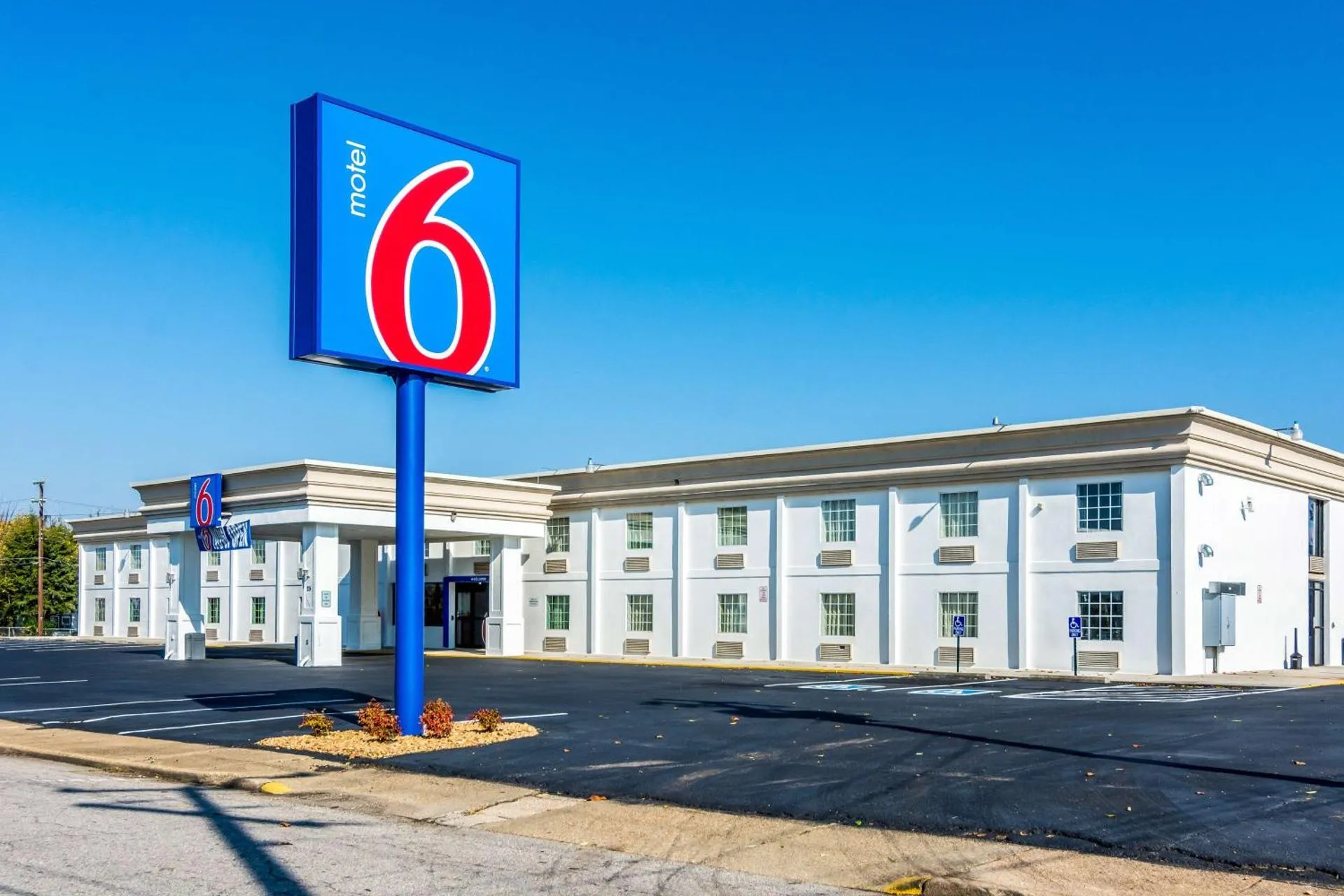 Dog Friendly Hotel $Petersburg - $Motel 6-Petersburg, VA - Fort Lee