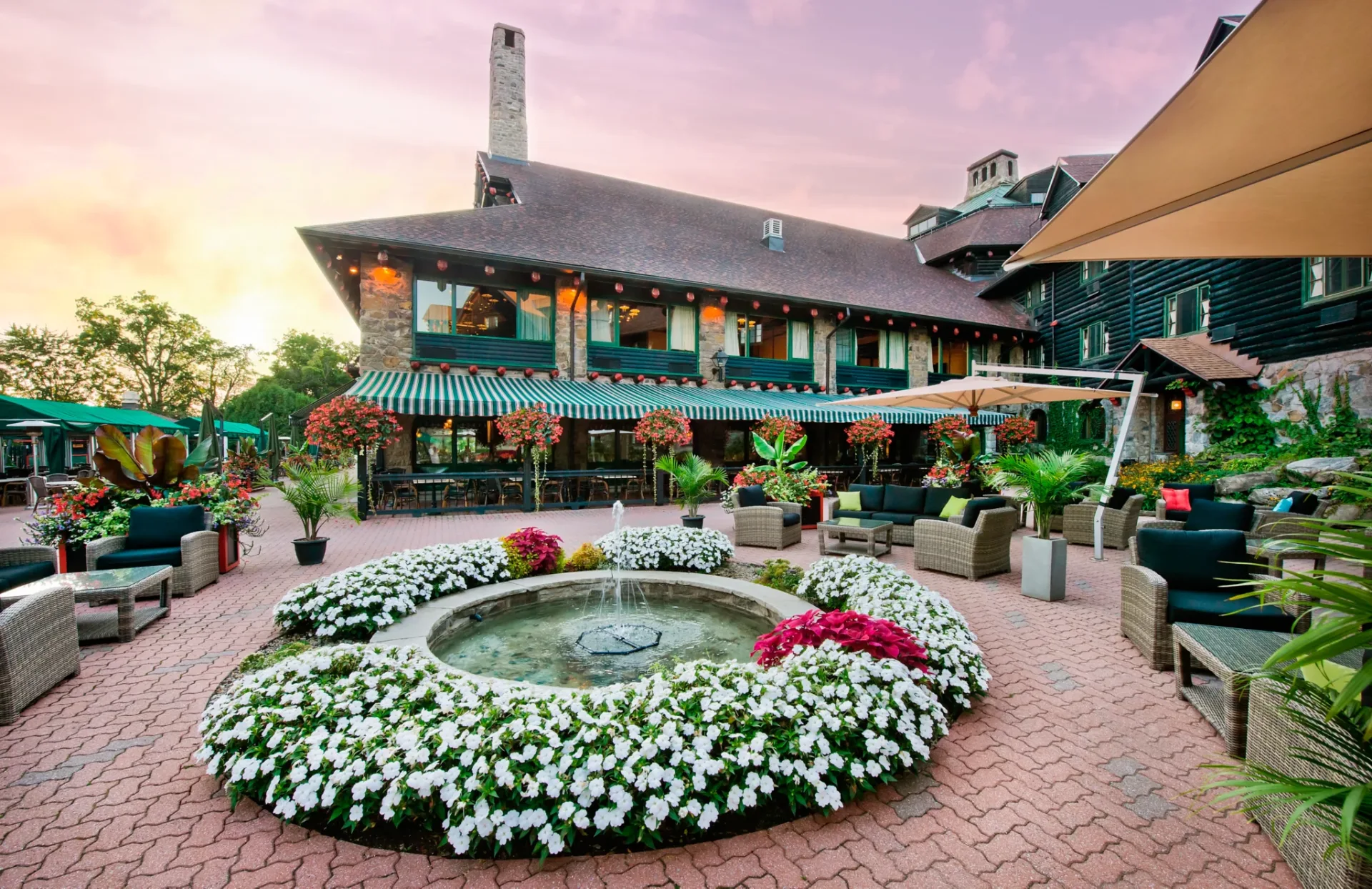 Fairmont Le Château Montebello interior