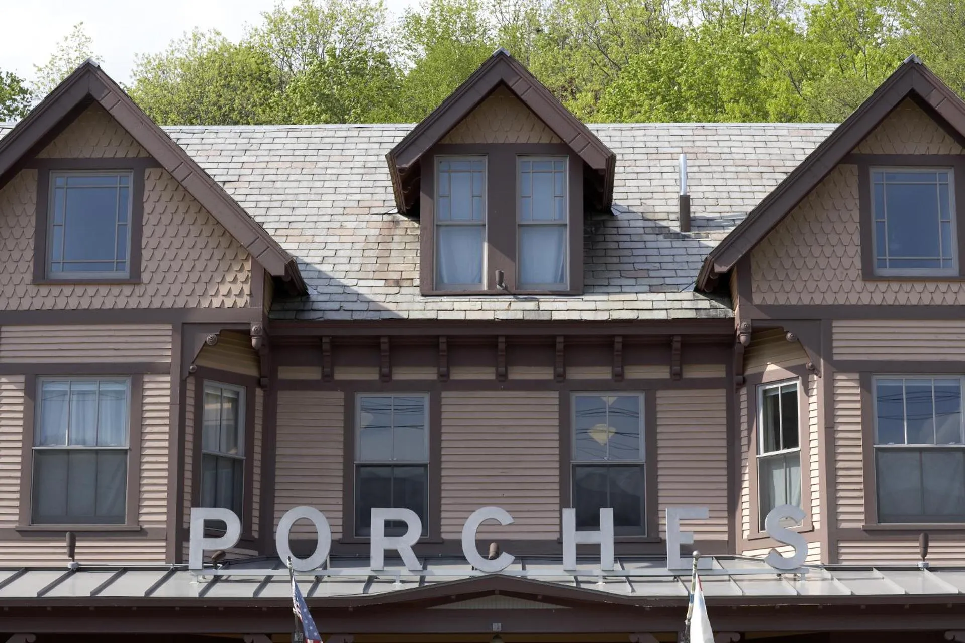 Dog Friendly Inn $North Adams - $The Porches Inn at Mass MoCA