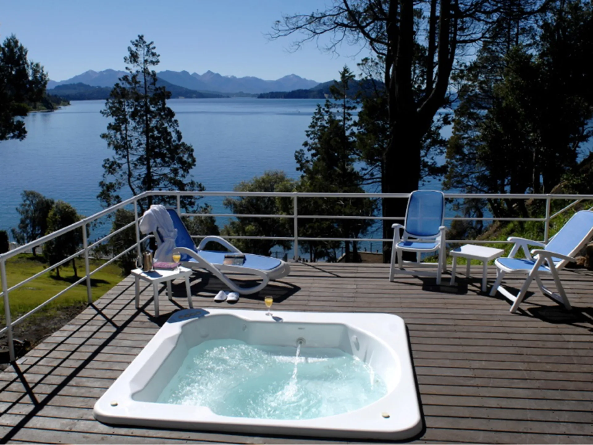 Charming Luxury Lodge & Private Spa interior