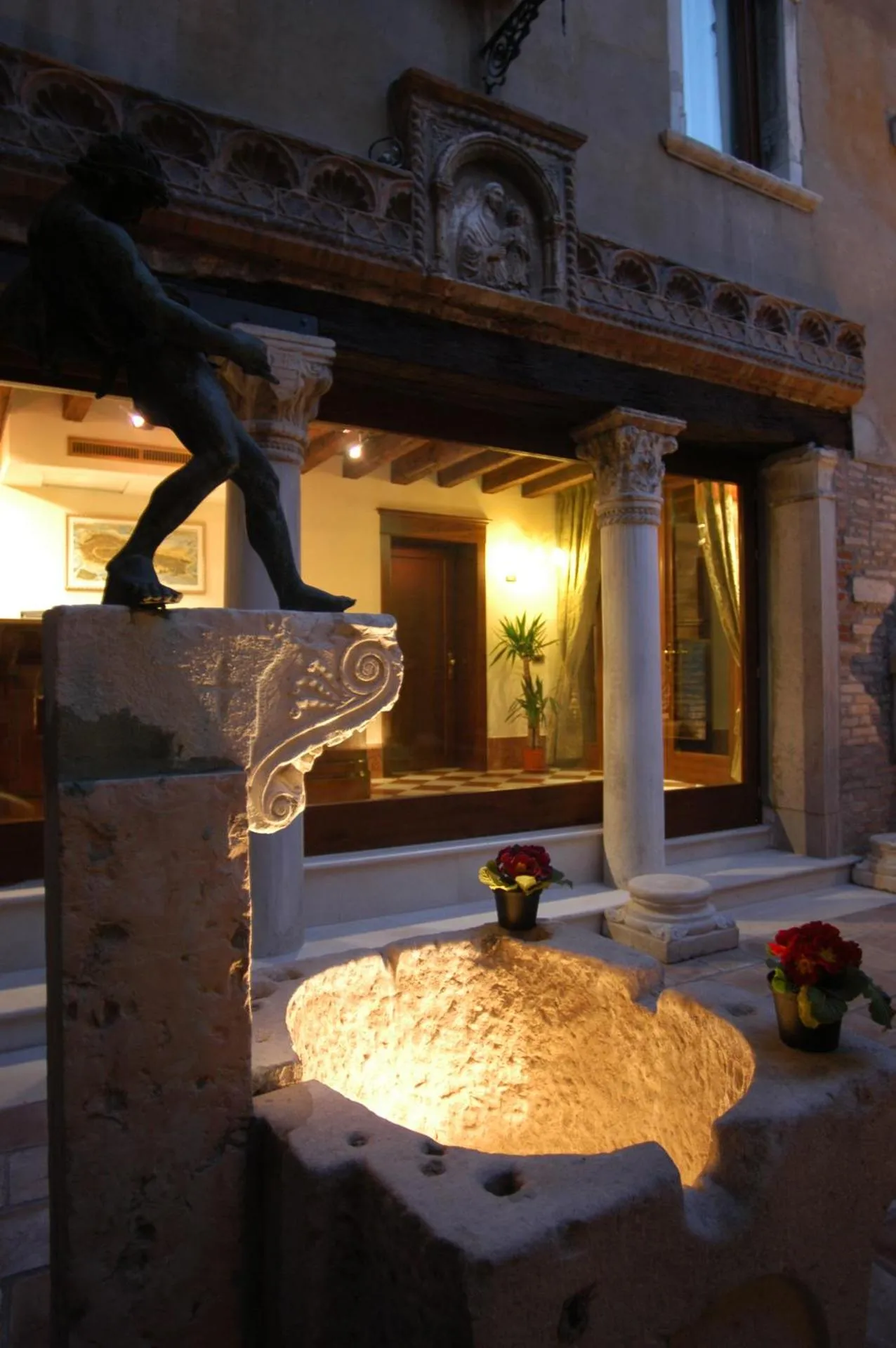 Dog Friendly Hotel $Venice - $Hotel Al Ponte Mocenigo